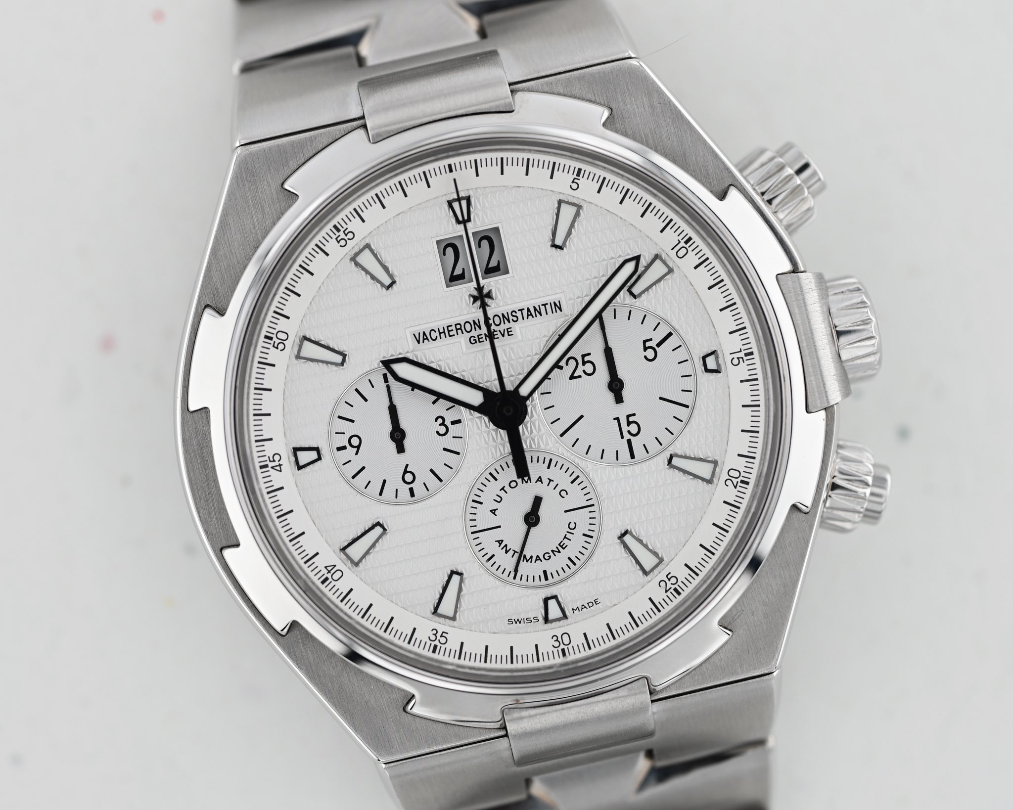 May be an image of wrist watch and text that says '55 0 മിമ D CONSTANTIN ១០ 10 50 I VACHERON GEN VACHERONCONSTANTIN EVE 25 5 O ΜΛΑΤι A D 20 O0 I M MA NETIC SWISS 25 MADE 25 30'