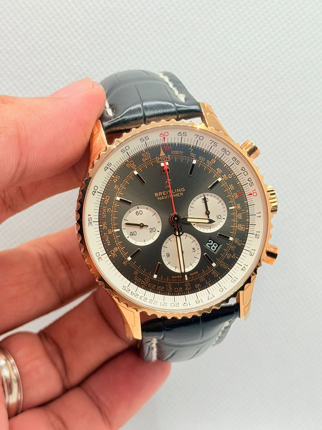 May be an image of wrist watch and text that says ' 유금 MPH BASE 45 50 40 μμήτή 40 BREITLING BREI ING NAVIT NAVITIMER MER . E5 NAU 30 35 川 4 01 αBTo 220 0 28 ม y × 1R in 2252ESS Θι…