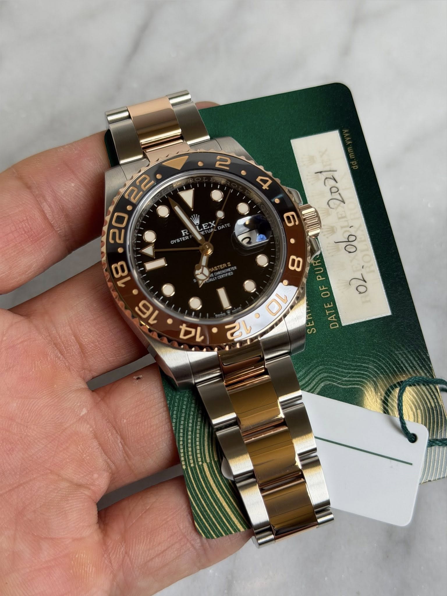 May be an image of wrist watch and text that says ' R 16 202/ 9 IIm ob 0 T P F E 02. o2 द. ਟા 10 SE DAT'