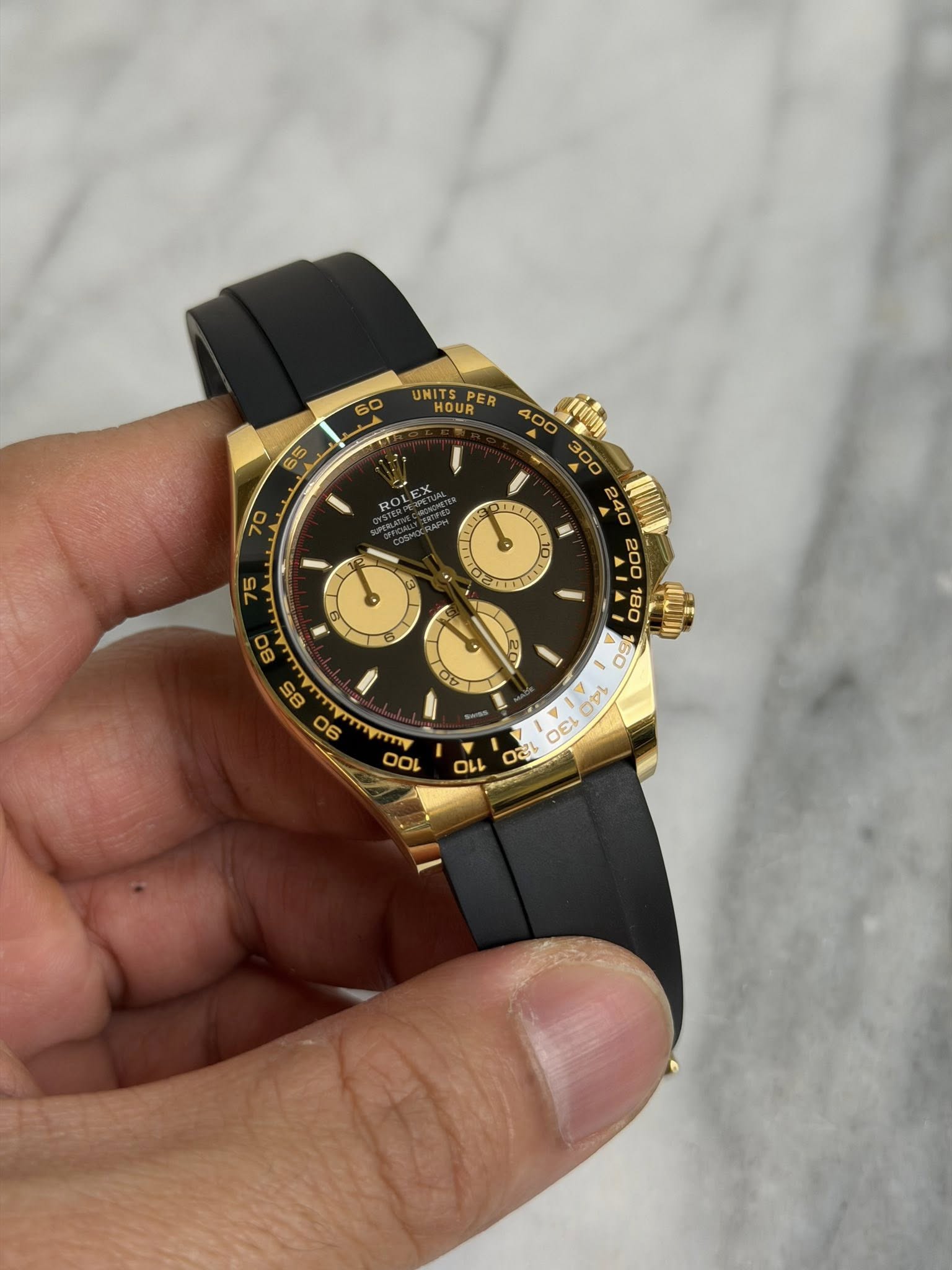 May be an image of wrist watch and text that says '60 UNITSPER PER UNITS 40 65 I 車展 一 12 อ M 14G DE ق రష్టరిర E SB 06 اسن 100 O 110'