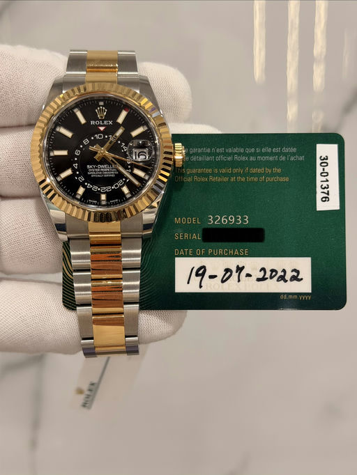 May be an image of wrist watch and text that says 'ROL 10 mia 15 d '