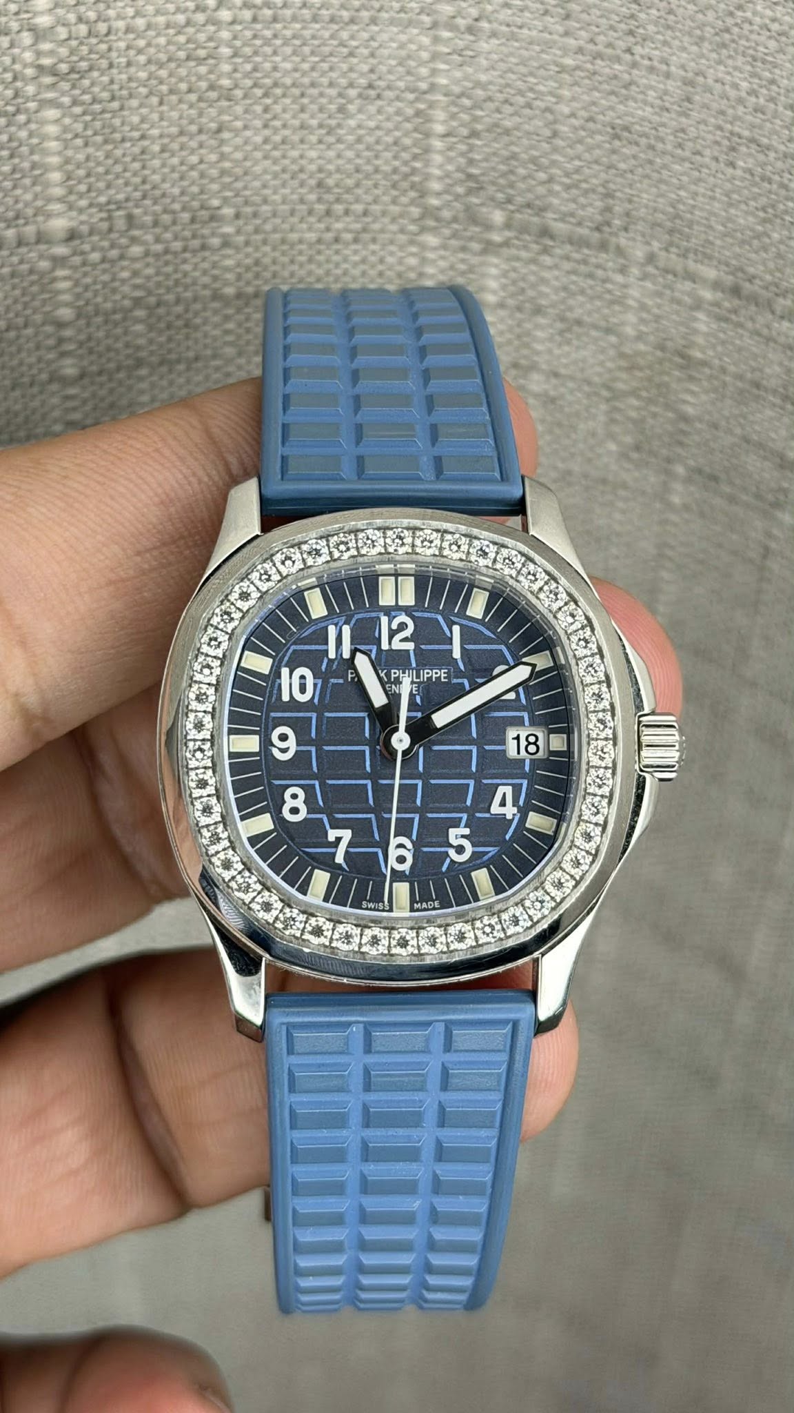 May be an image of digital watch and text that says '12 PHILIPPE PPE PHIL '