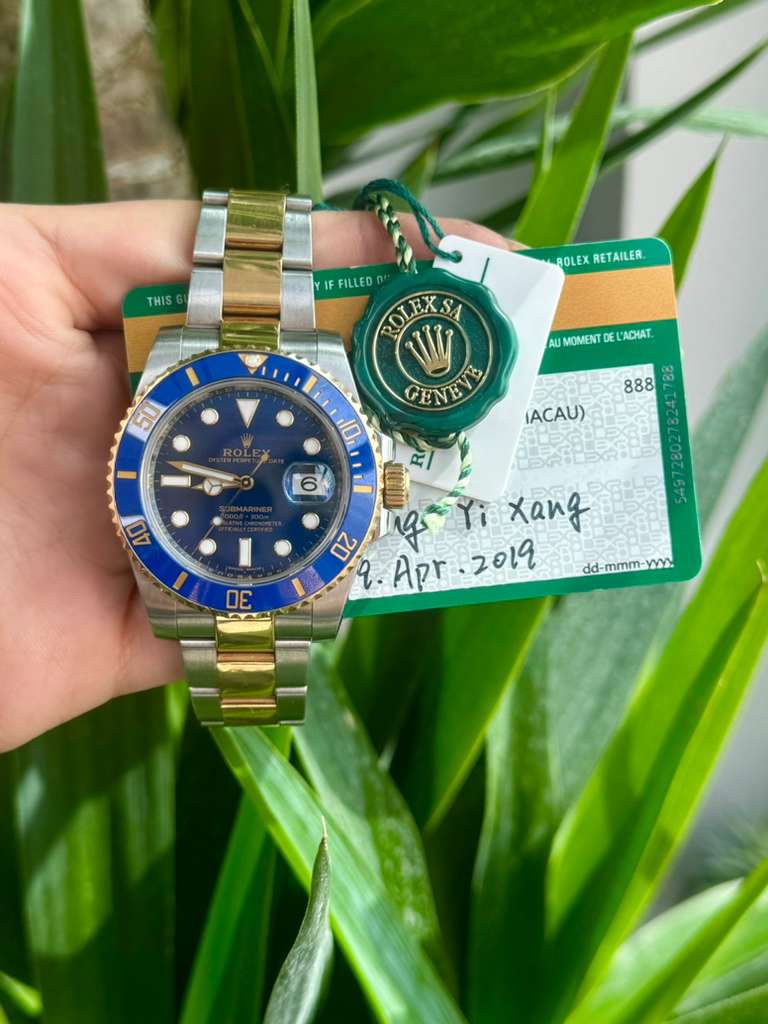 May be an image of wrist watch and text that says 'THIS ROLEXRETAILER BOLEX RETAILER. IF FILLED ROL ROLEX ROLEX EX WI GENE AU MOMENT AUMOMENTDEL'ADMAT DE L'ACHAT 50 10, 888 (ACAU)…
