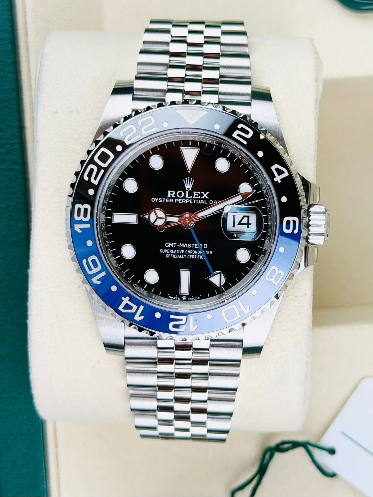 May be an image of wrist watch and text that says 'S ROLEX OYSTERPERPETUA ETUALD TUAL DA OYSTER PERP 18 LN 4 পভারে 6 14 GMT MASTE GMT-MASTER! ㅍ SUPERLATIVE CHRONON TER OFFICIALLY…
