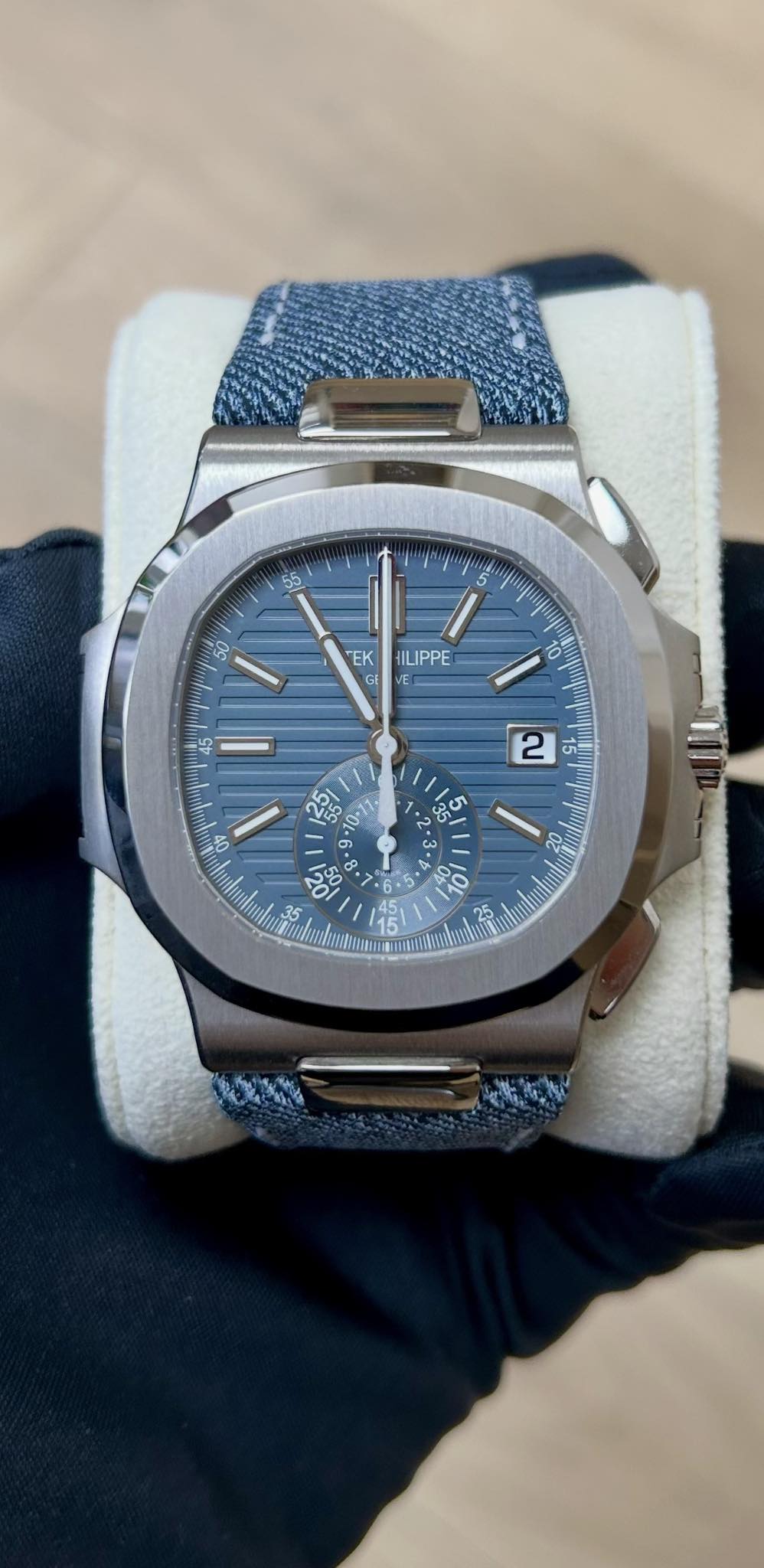 May be an image of wrist watch and text that says '55 22 EK HILIPPE Gi VE 30 ማ St る 2 15" 35 •2 35 u 1/ 60 2G 00 גטיס 35 1 0 ስር ተየየዱ'