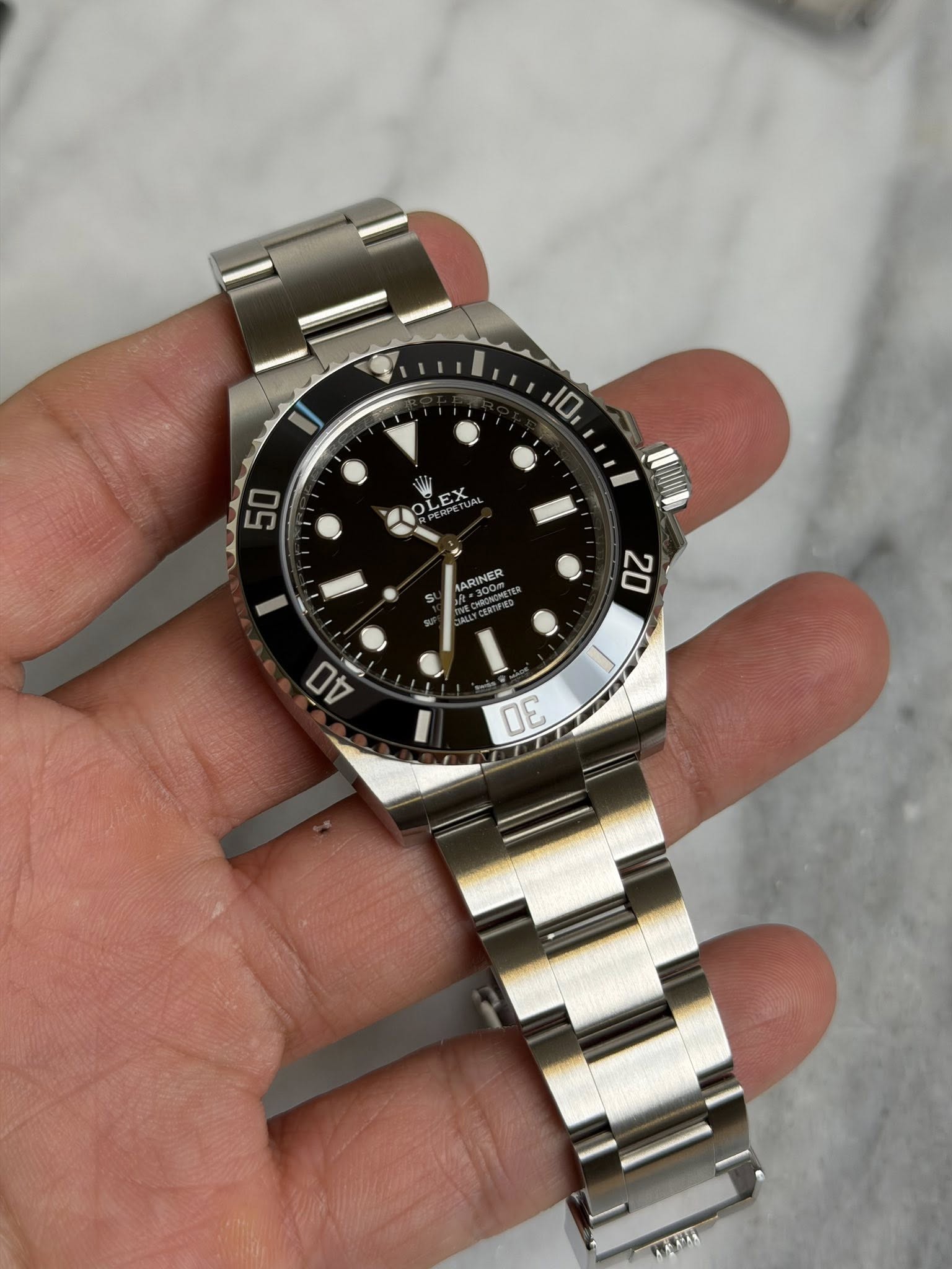 May be an image of wrist watch and text that says '10 Ι 50 50 ARINER OZ ሉ 30'