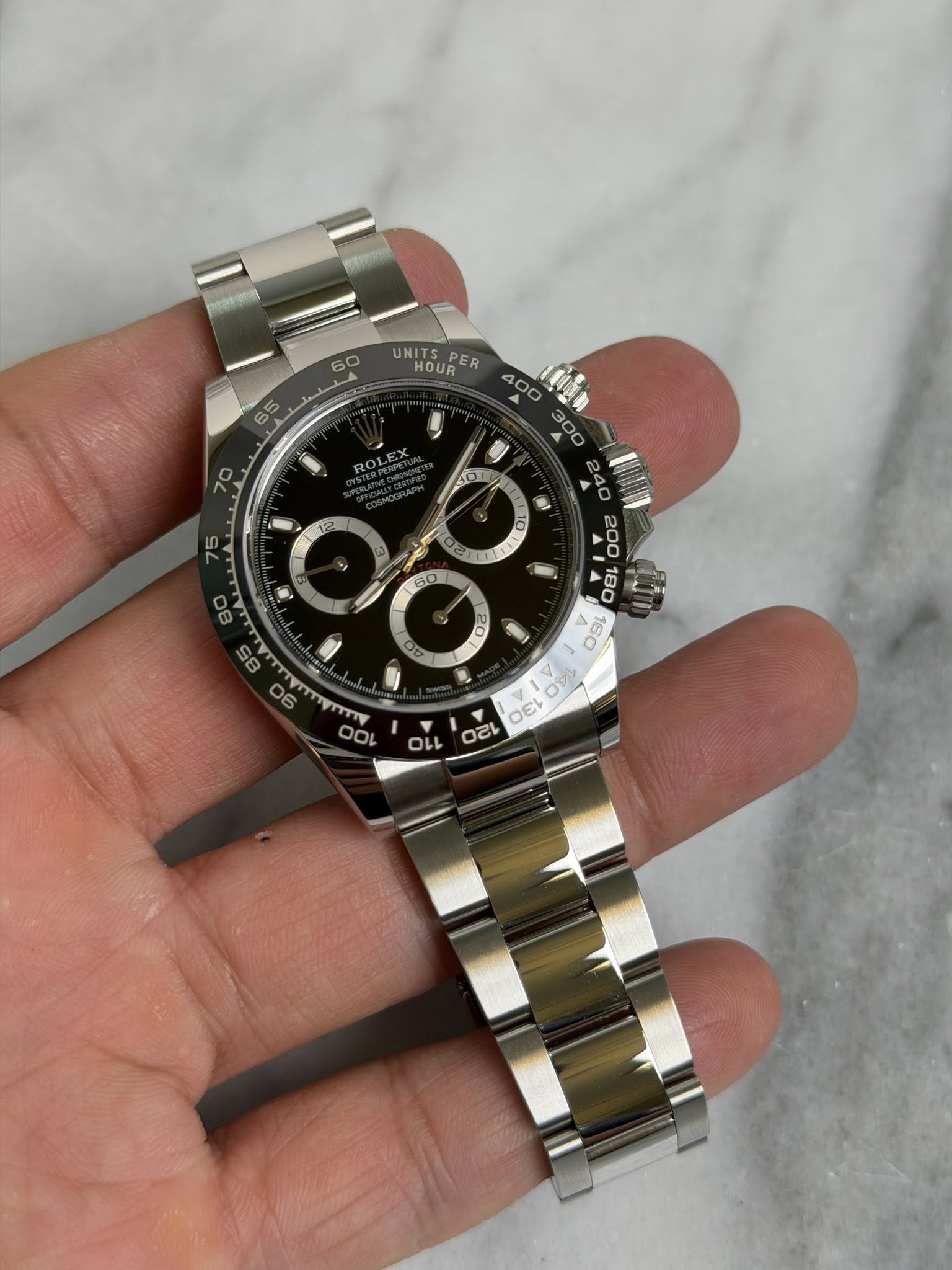 May be an image of wrist watch and text that says '60 UNITSPER ER UNITS HOUR ROLEX O4 10 ٢ 6O A -D 200 180 D 160 0 D 6 L דר TTTY E O 0 O し EL 120 οι'