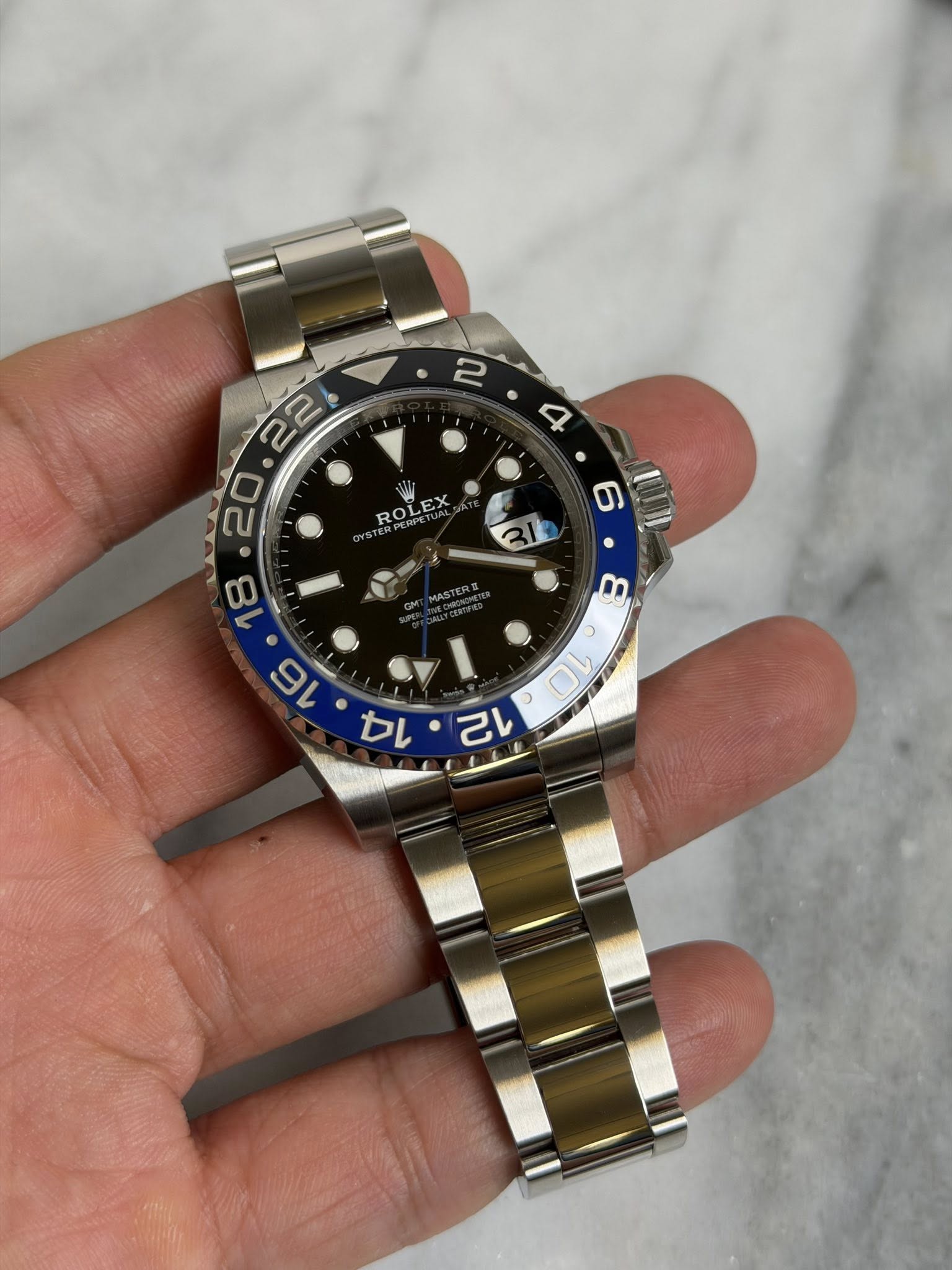 May be an image of wrist watch and text that says '2 ROLEX ROL و セ 21'
