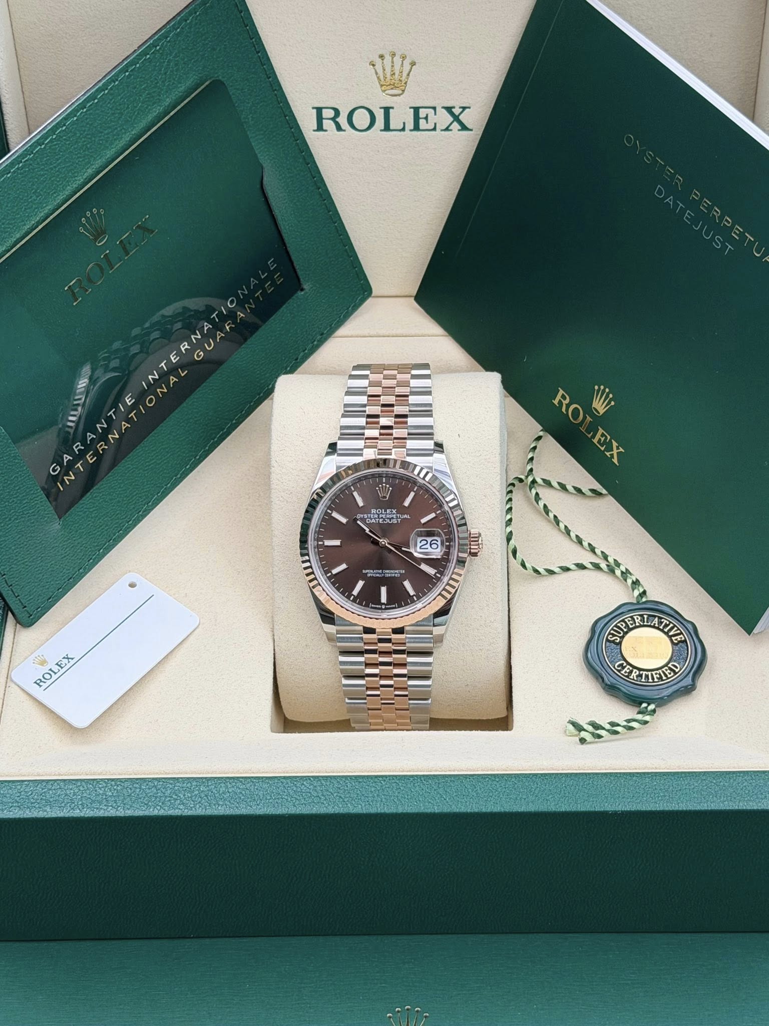 May be an image of wrist watch and text that says 'ROLEX TERN GU NTERNATIONALGUA U ROLEX EX RO noжeHTиe 26 FILL ய ROL ROI ROLEX RO -LEX SPERIFATIZE GERTIFTED'
