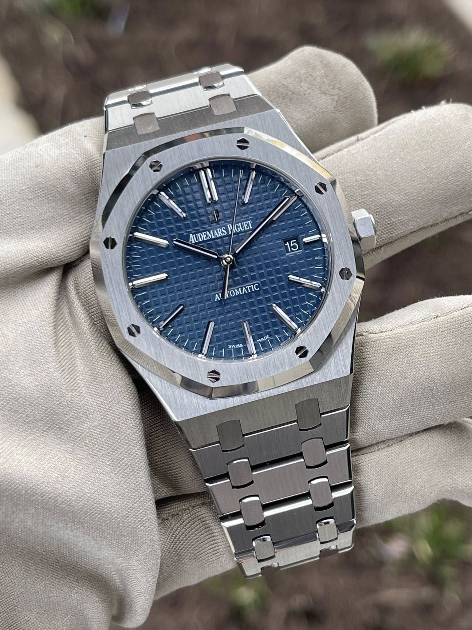 May be an image of wrist watch and text that says 'AUDEMARS AUDEMARSPAGUET GUET 15 Al OMATIC BADK'