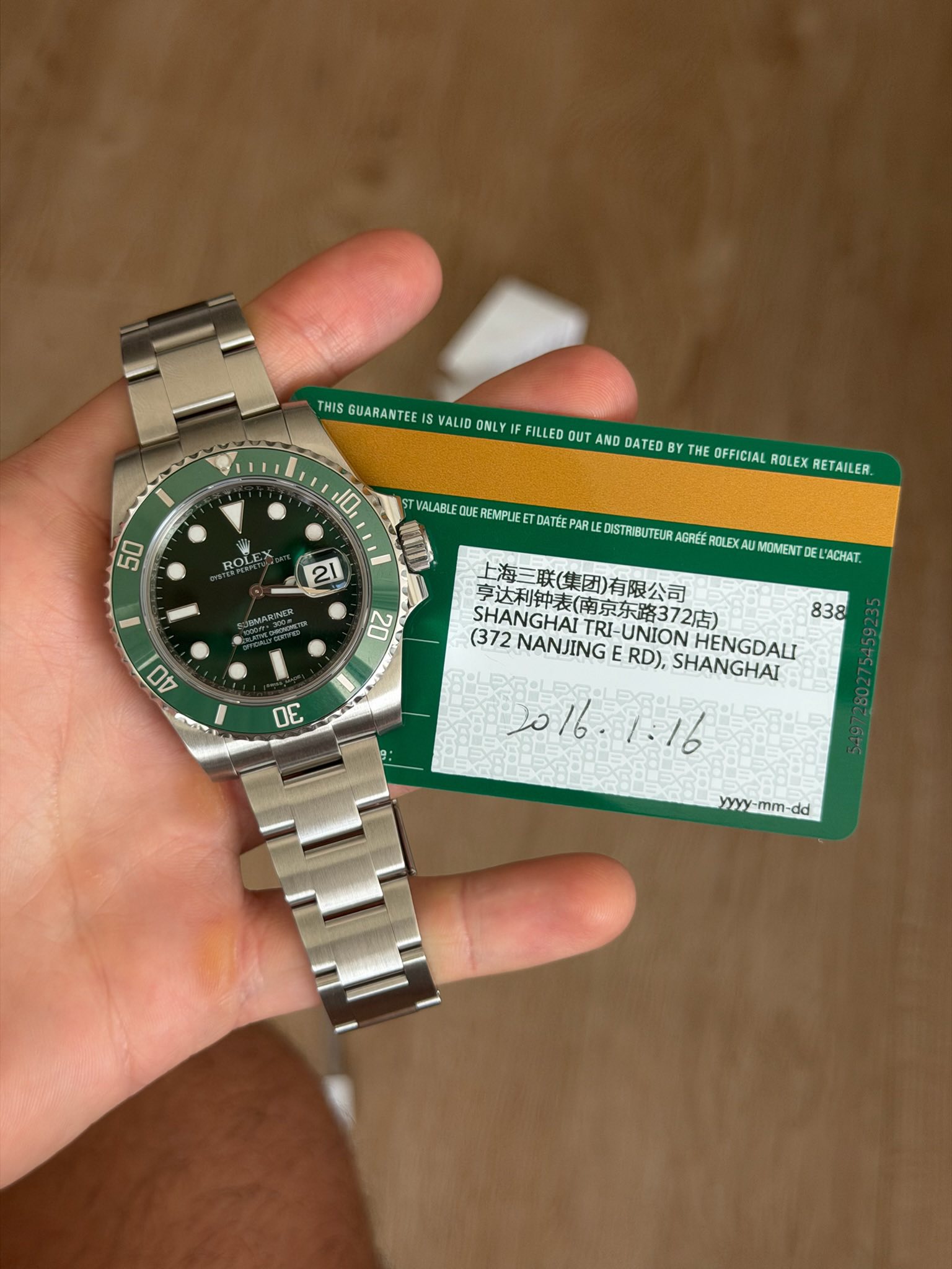 May be an image of wrist watch and text that says 'THIS GUARANTEE VALID ONLY FILLED OUT AND DATED BY THE OFFICIAL ROLEX RETAILER. 10, VALABLE 50 RO REMPLIE TD 21 TRIBUTEUR AGRÉÉ…