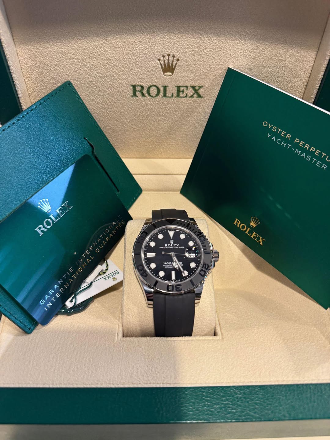 May be an image of wrist watch and text that says 'ROLEX YACHT-MASTER PERPET PERPET YACHT- OYSTER -MASTER ROLEX ROLEX ROL ROLE LEX あ尔 お ROLEX IOR XIION GARA NTER'