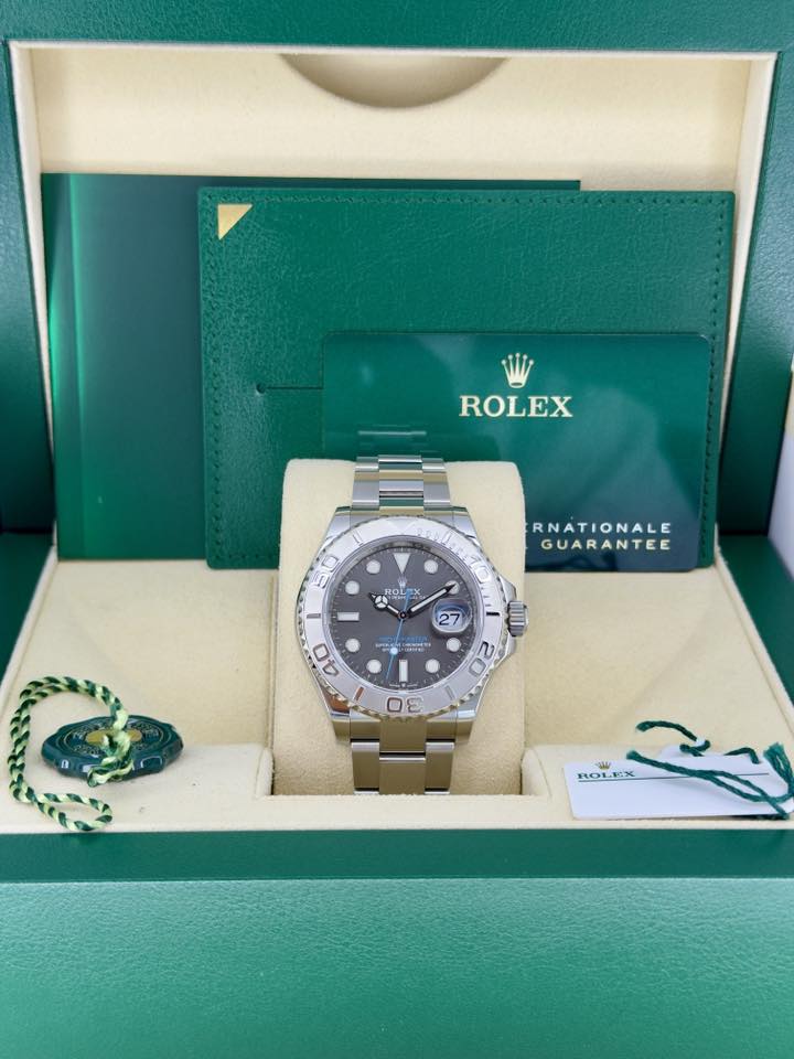 May be an image of wrist watch and text that says 'ROLEX Fr ROL OL OL 1o RNATIONALE GUARANTEE 27 言 20 40 កា 3 ROLEX ۲رم'