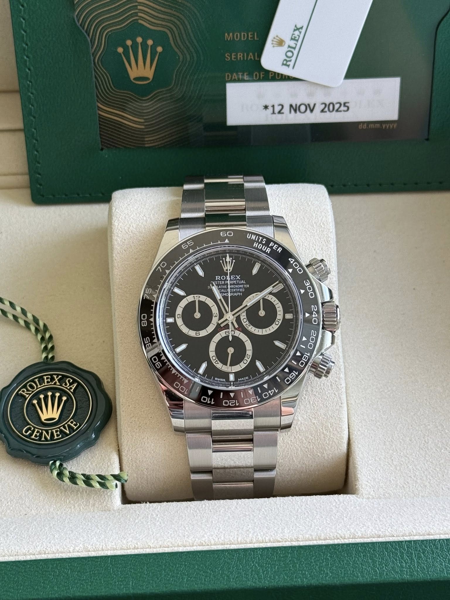 May be an image of wrist watch and text that says 'ilie ROLEX EX *12 NOV ROLE 3 80 UNITS HOUR UNITSPE HOUR PER N DA 180 0 OE OL - W GENEVE ۳ つ 11L ก 13 ব ญ'