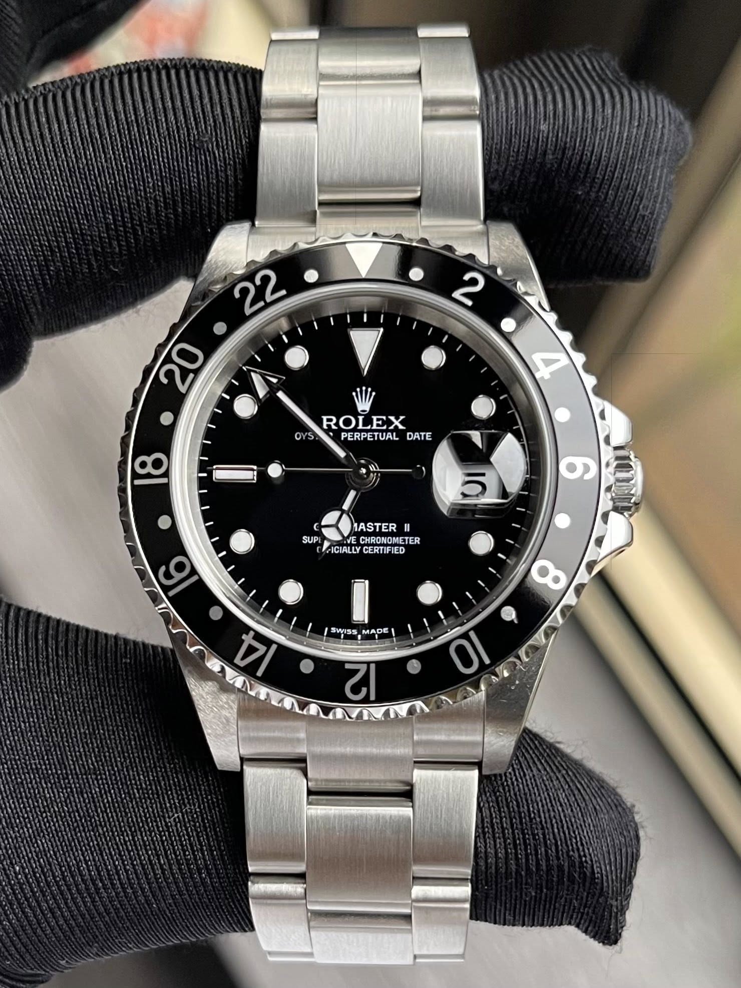 May be an image of wrist watch and text that says '22 20 2 OY 4 ROLEX PERPETUAL DATE 18 SUP 5 6 ASTER HRONOMETER TER ICIALLYO ICIALLY CERTIFIE 6 SWISS MADE 8 14 ο G 10 2'