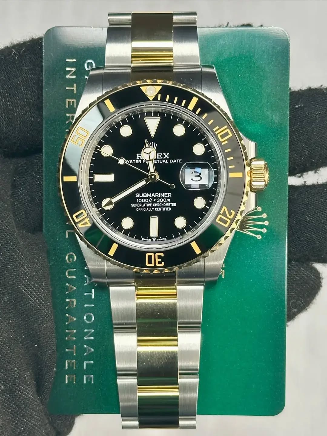 May be an image of wrist watch and text that says 'IITTT 1 NI ၁ 50 Aal R OYSTER EX E ETUAL DATE 10 3 2 ل 1 40 SUBMARINER SUBMA 1000/. =300m E CHRONOMETER TER SUPERLATIM IRLAIE…