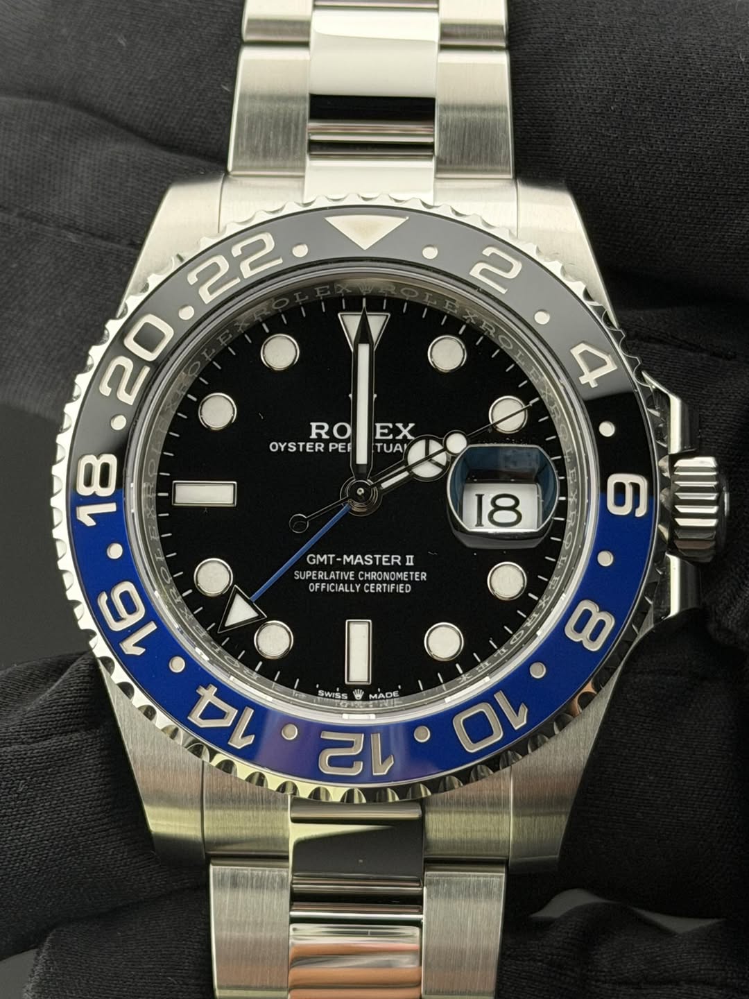 May be an image of wrist watch and text that says ' ROEX EX RO OYSTERPE PER TUAP 4 Ф 18 6 UIDDI GMT GMT-MASTERI SUPERLA SUPERLATIVE CHRONOMETER OFFICIALLYCERTIFIED CERTIFIED…