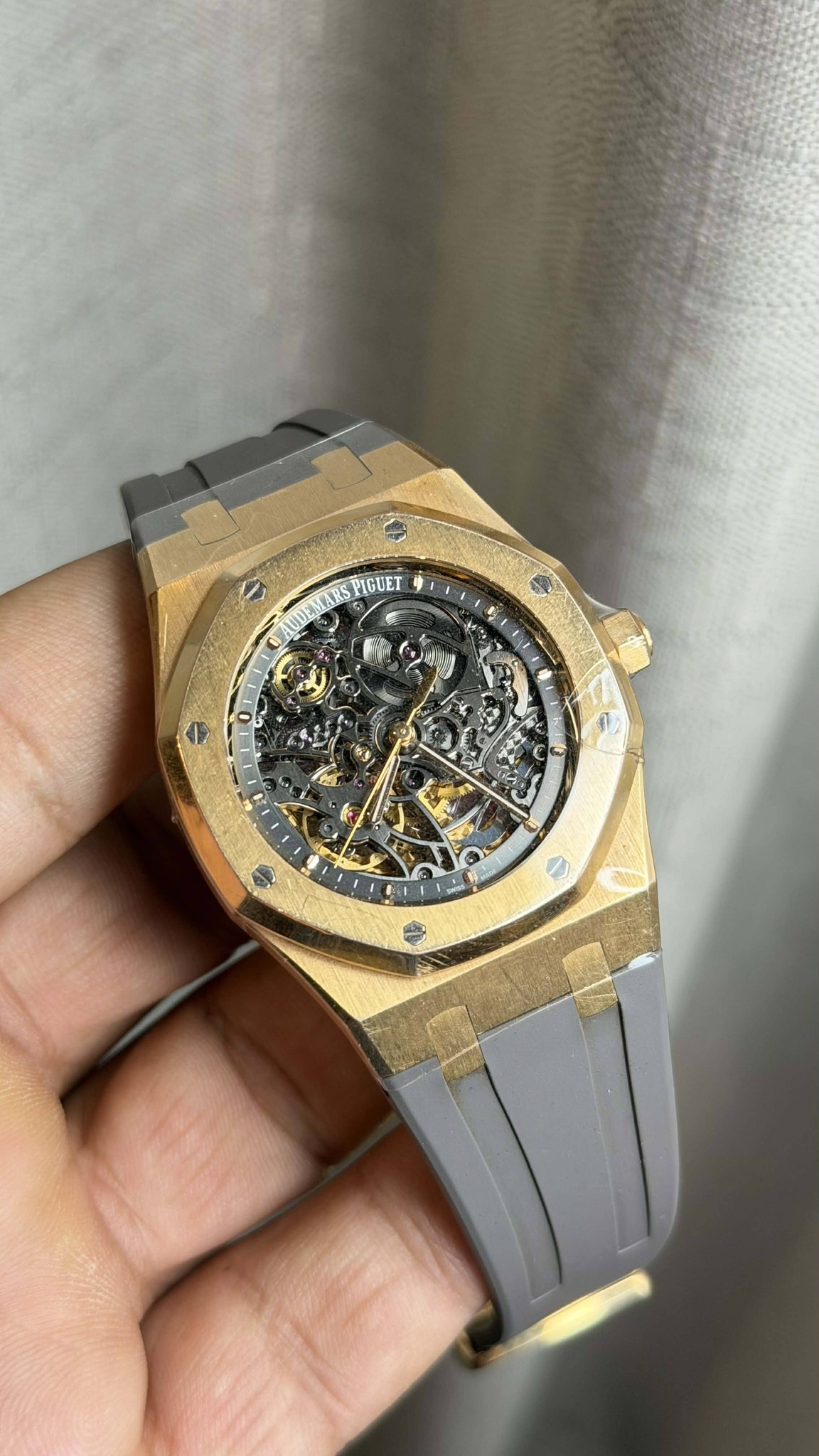 May be an image of wrist watch and text that says 'ALUDENARS PIGUET e e 4'