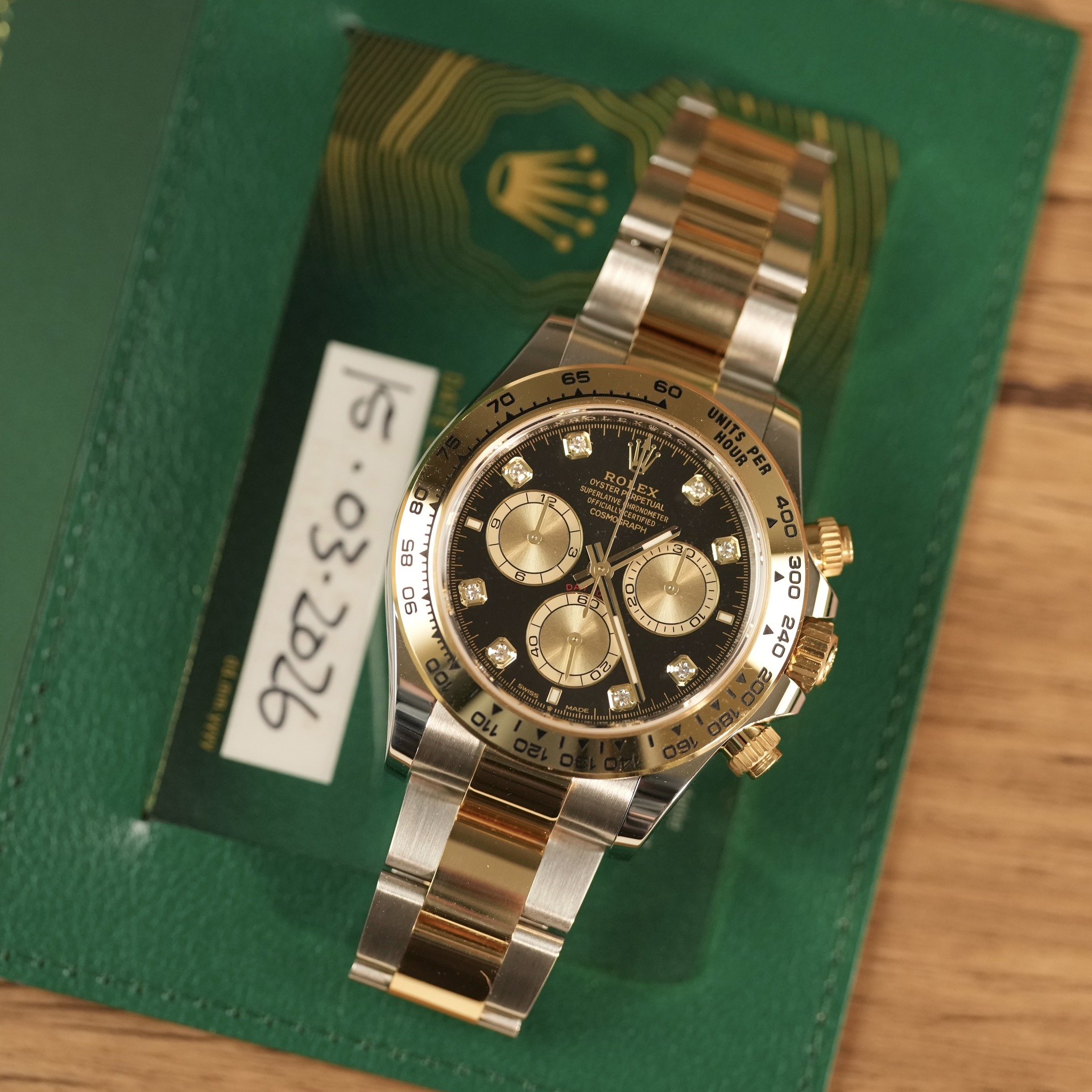 May be an image of wrist watch and text that says '[ዲኝ -Σο 80 90 EN ወሓፕ O 300 A 4 0a 2 3 F'
