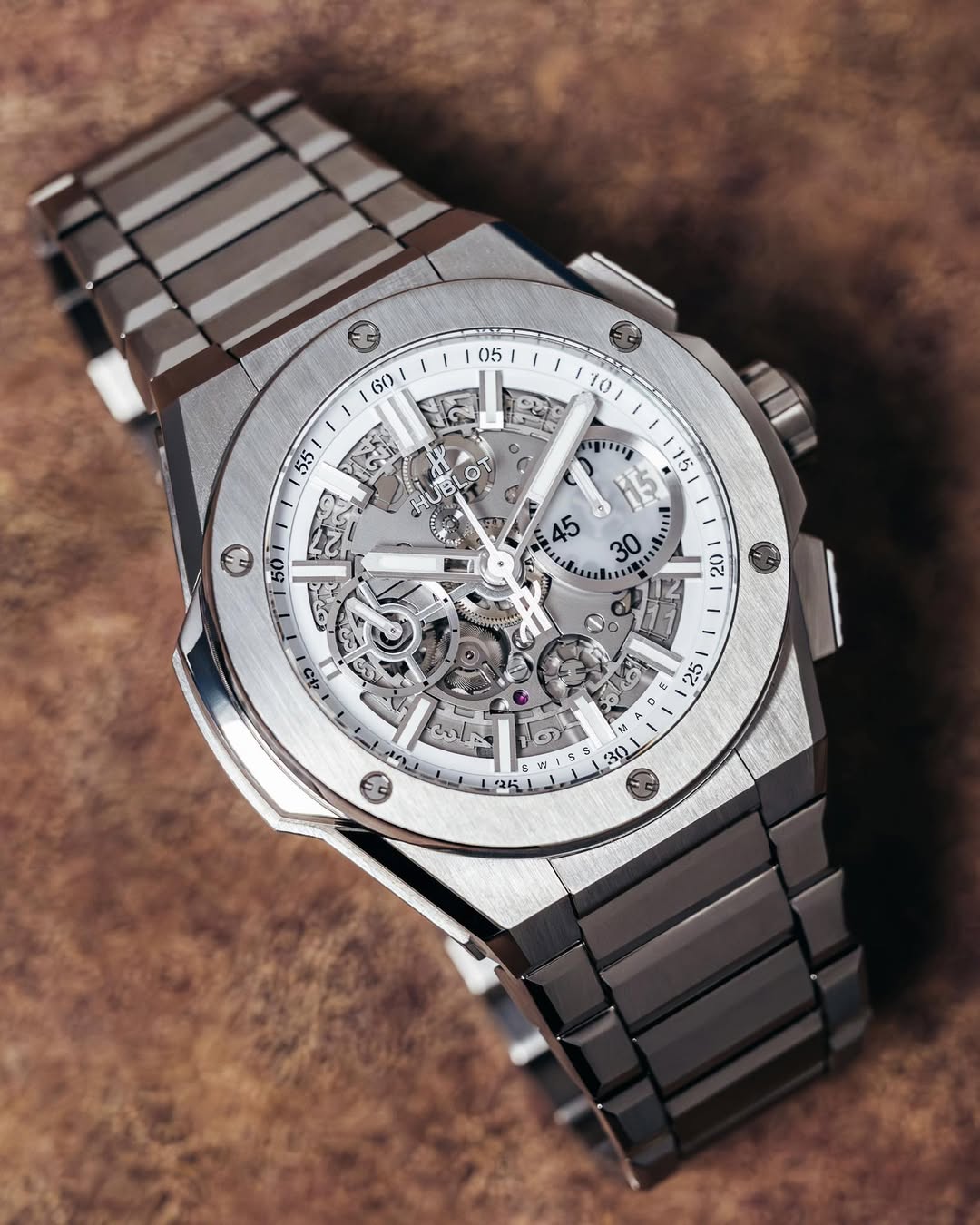 May be an image of wrist watch and text that says '05 T O a BLO G+ 재인로 15 3 H5 45 50 30 ሪ مانا CA 0 あり 다 ر 30 0 251'