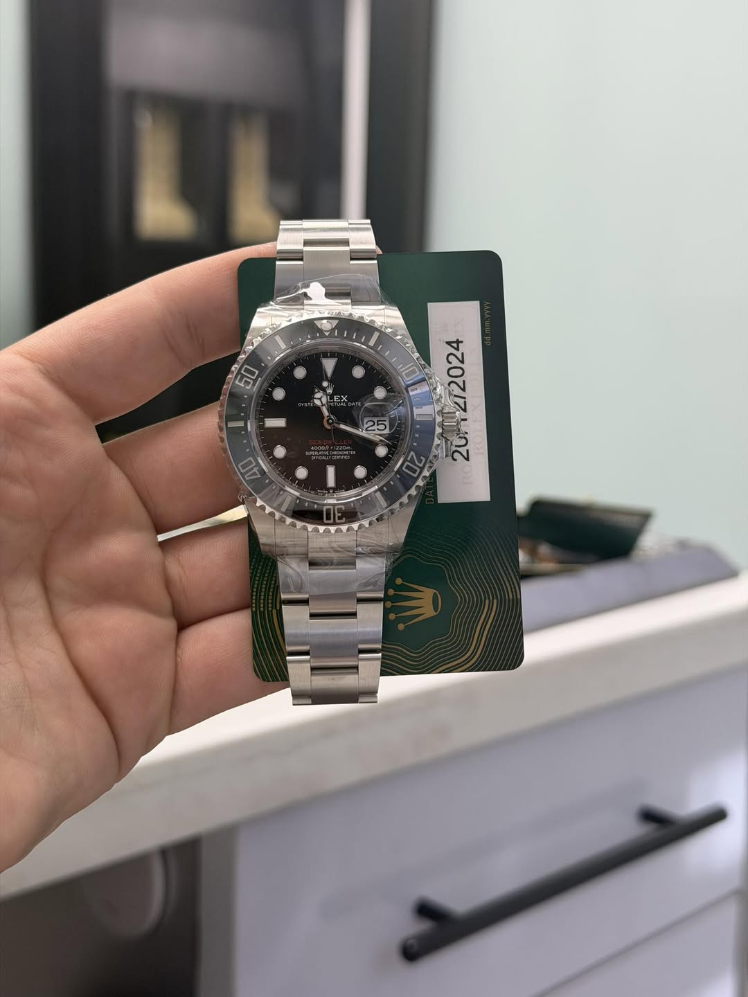 May be an image of wrist watch and text that says '50 LEX EX 25 NE 20HT2T2024 Ro'