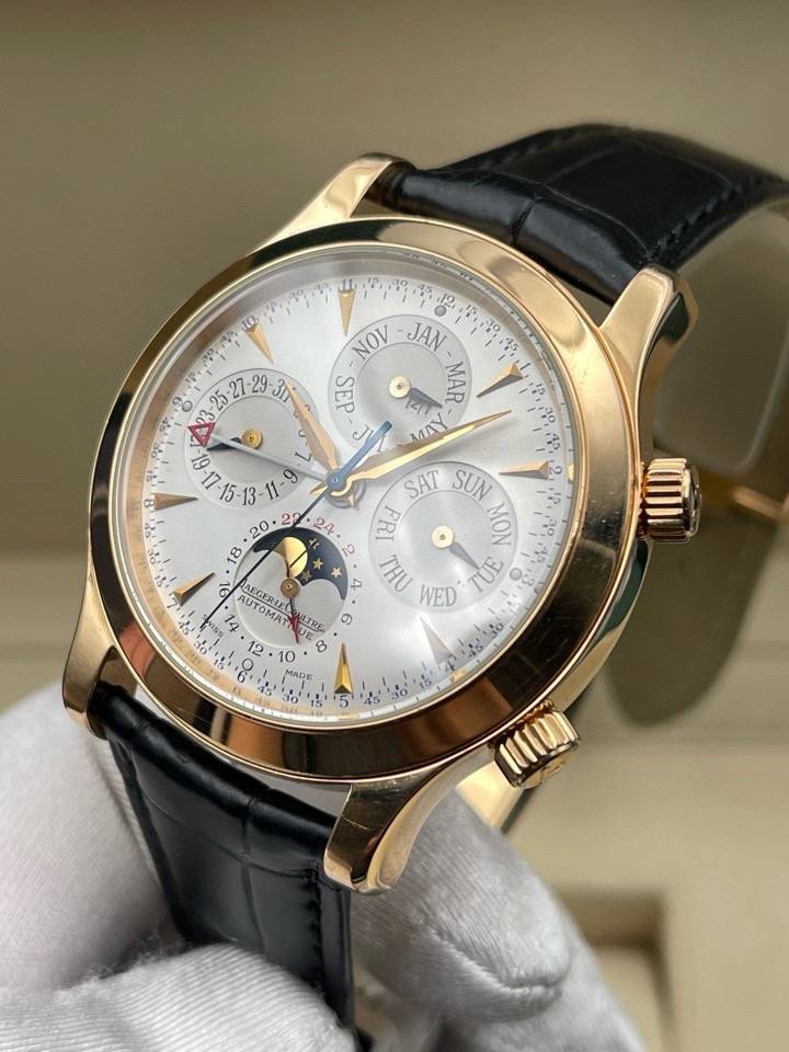 May be an image of wrist watch and text that says ' ညို့ 4 2 ΝΟν JAN SEP ራ MAR JV MAY u g SAT SUN 20 22 24 เบย 18 ၃ MON * J + THU WED C EON ARIFO AUTOMA AEGERI 30 14 VITRA K LE…