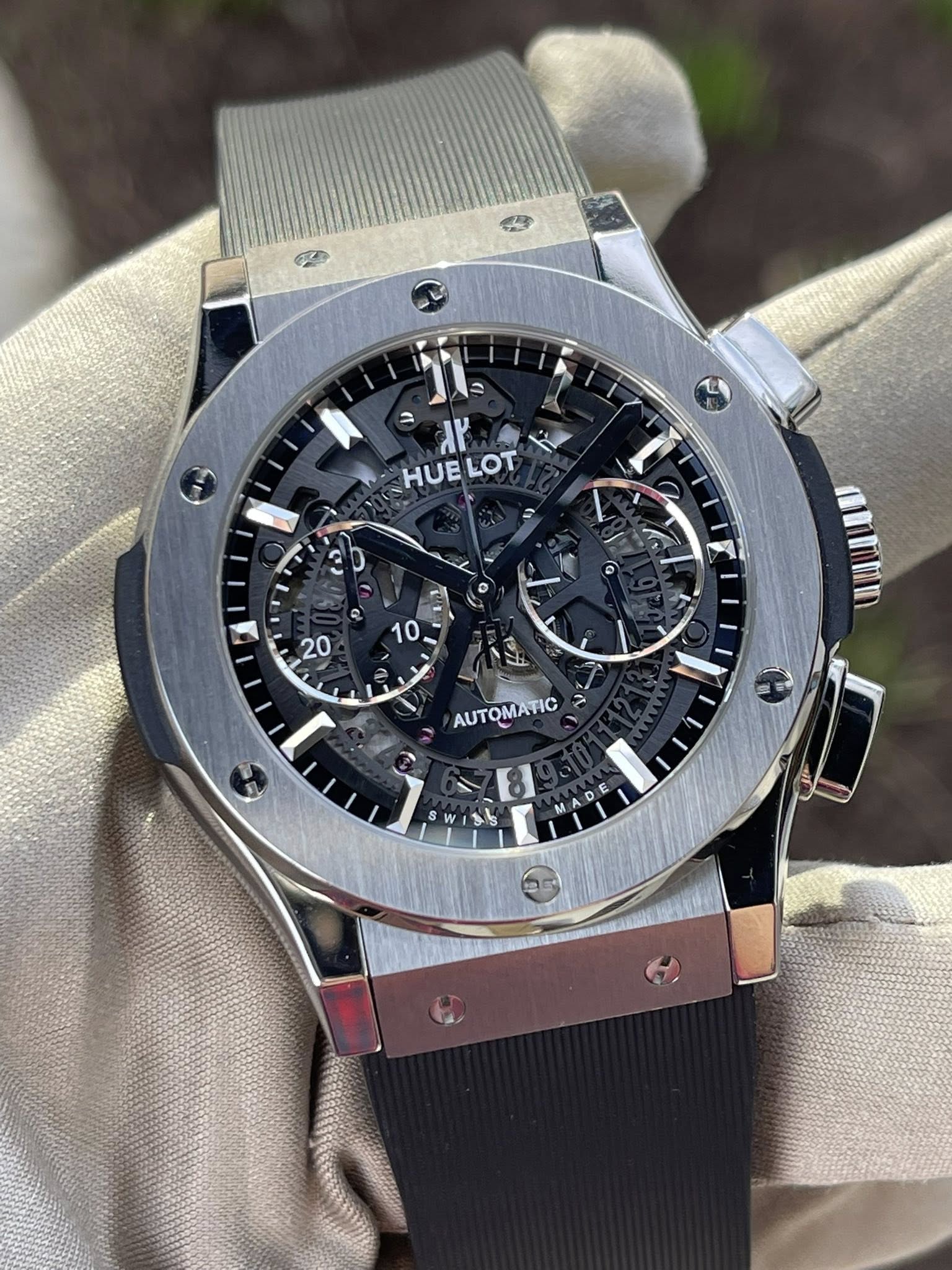 May be an image of wrist watch and text that says 'え子 自 ㅋ AK HUEI HUELOT LOT D 10 20 คย AUTOMATIC AUTOM 1 H 8'
