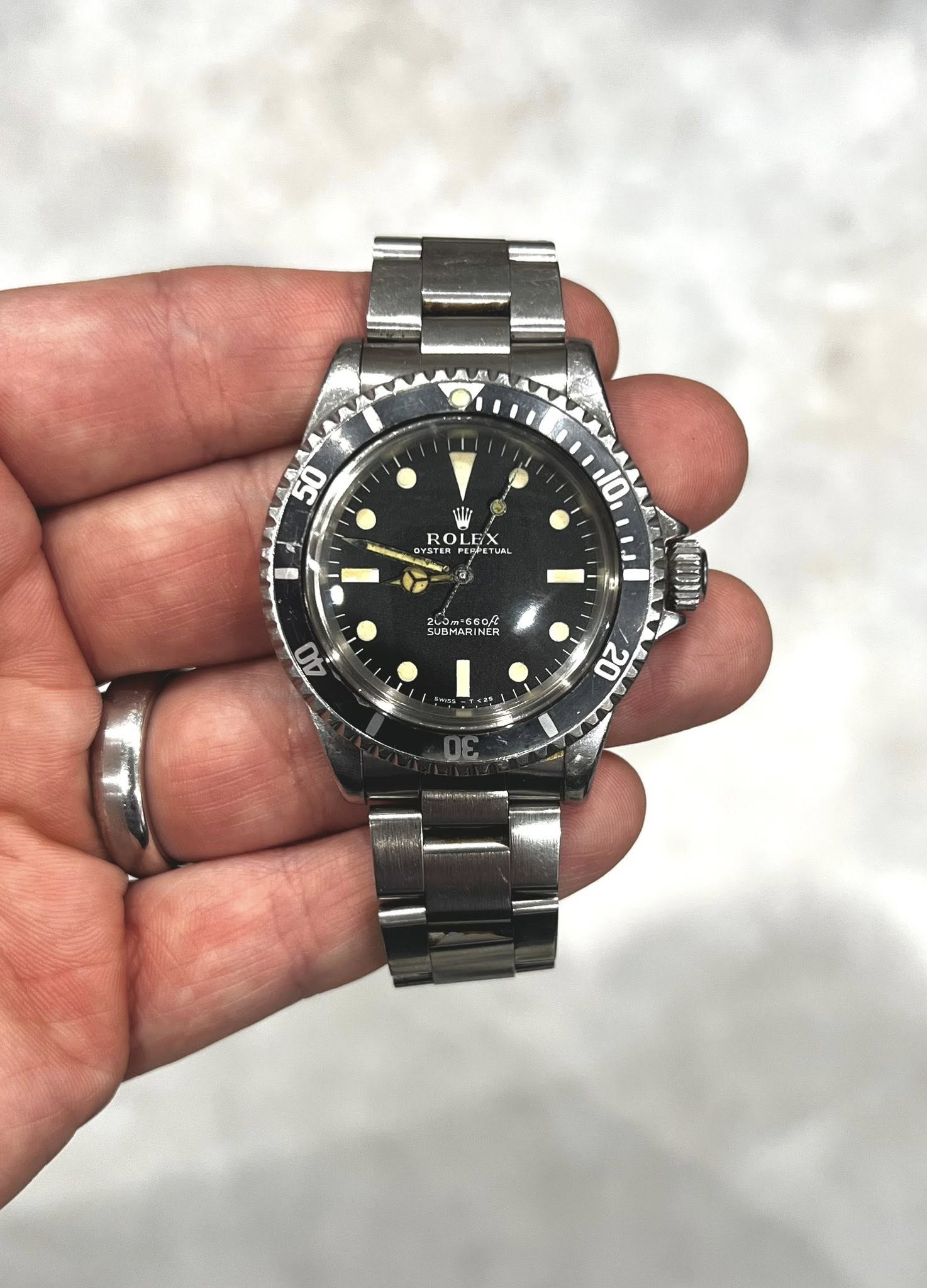 May be an image of wrist watch and text that says '50 WM ROI ROLEX OYSTER 10, 5 호 660/2 SUB SUBMARINI VDMARINER 200m1660/2 NER 40 X W/ 華ん 20'