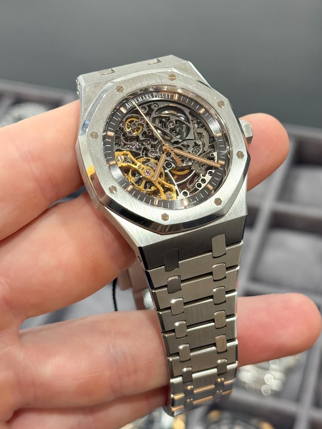 May be an image of wrist watch and text that says 'AU AUBEMARSEIGUET PIGUET ٣ سن S 27 o 0 й 清 3 D'