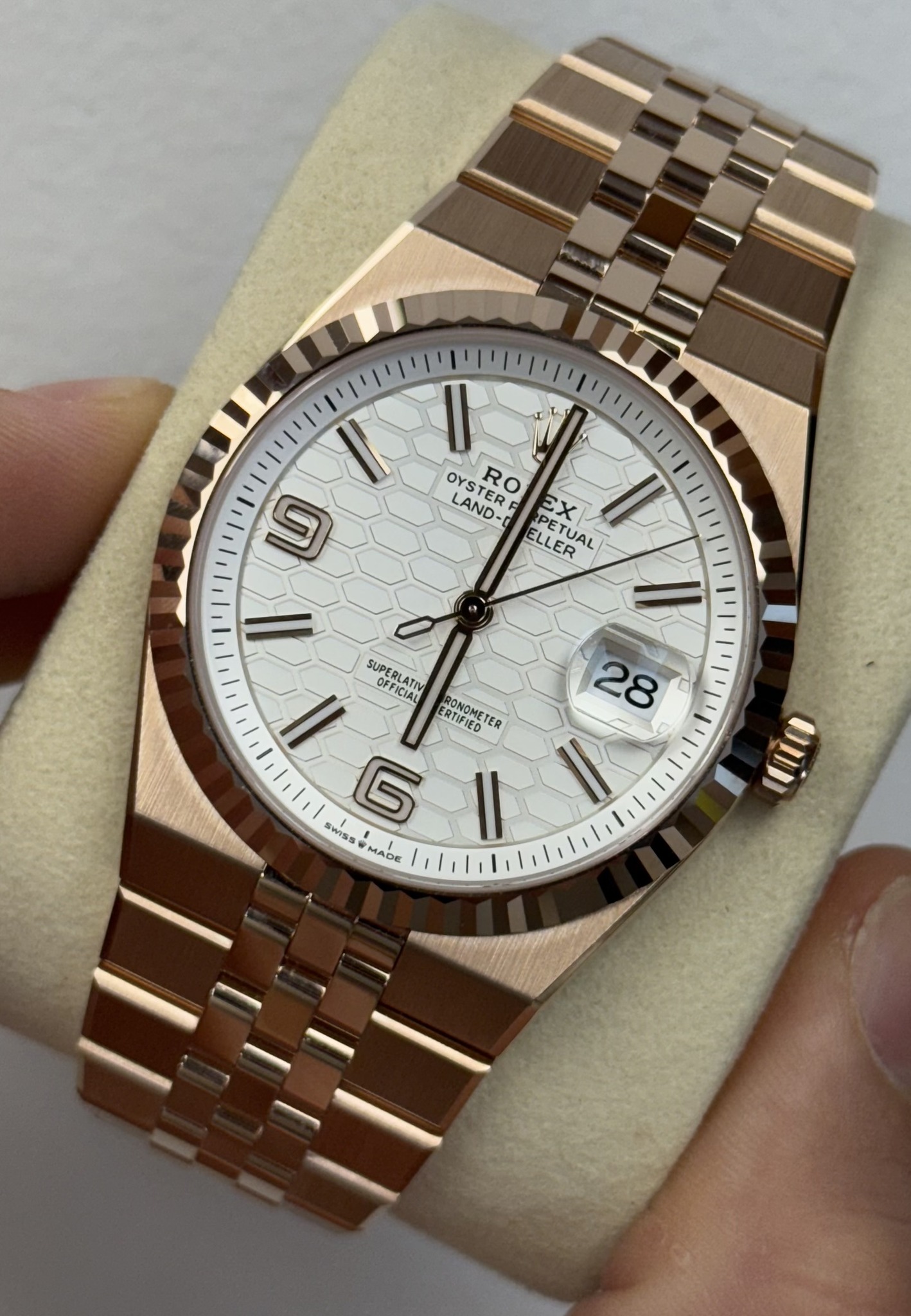 May be an image of wrist watch and text that says 'I| II OYS RO TERF 7 ELLER PET PACD ២ OYSTER OYSTERE STER LAND- r EX PETUAL EX PETUAL TUAL 1 A SUPERLATIV LATIV ATIV RONOMET…