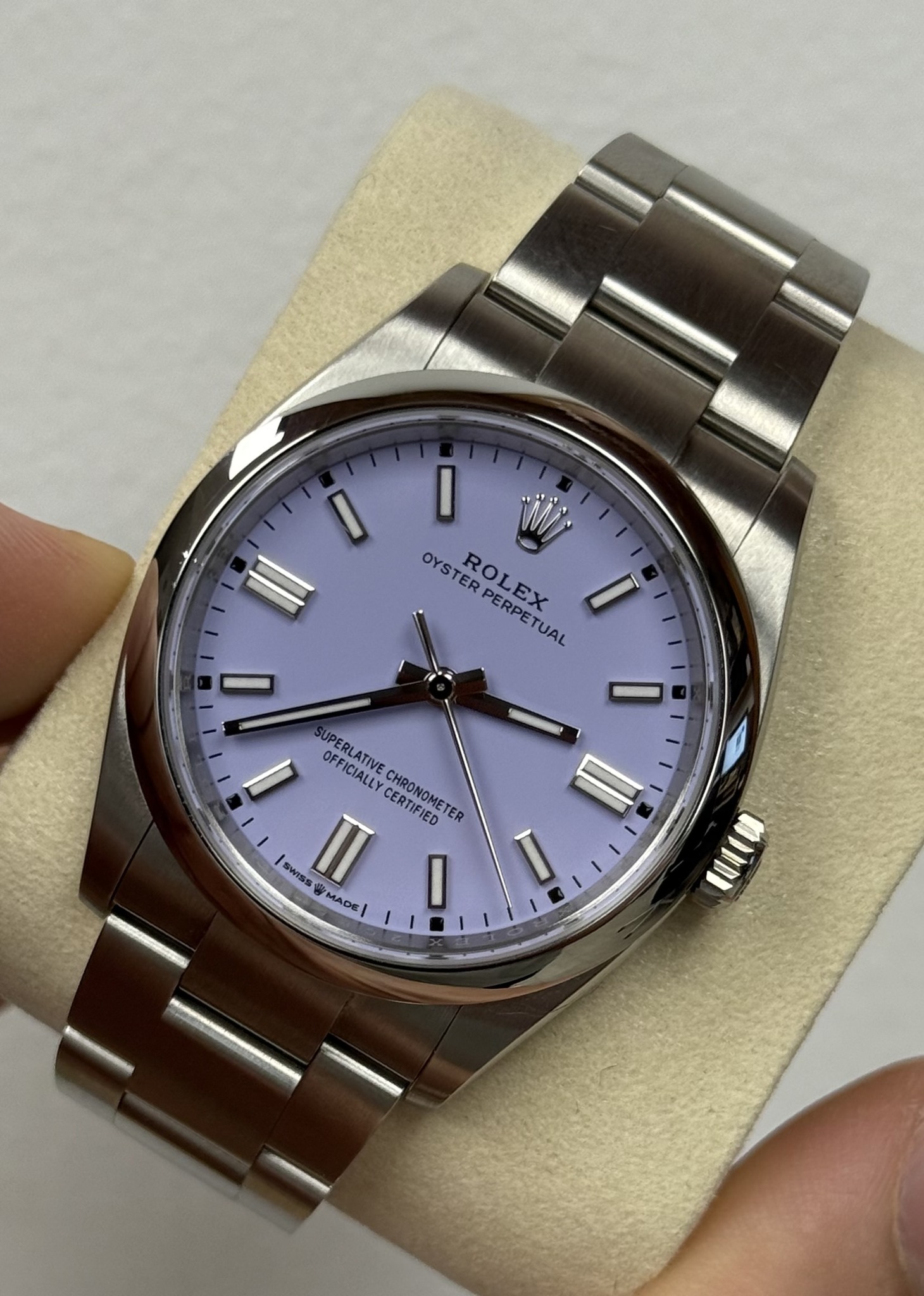 May be an image of wrist watch and text that says 'I I OYSTER ROLEX TERPERPETUAL PE PERPE PERPETUA ERP RPET EX i TUAL SUPERL OFFICIALLY OFFICV PERLATIVE RLATIVE FICIALLY SWISS II…