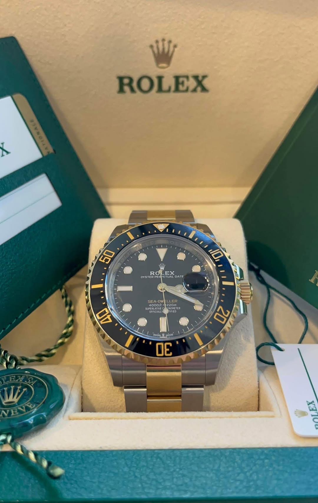 May be an image of wrist watch and text that says 'ROLEX 50 10 ROL EX EX Rd DYSTERPER ا TUALD SEA-DM LLE LER 40c0₽- 220c EERETER FLATTVE CERCINIS 函'