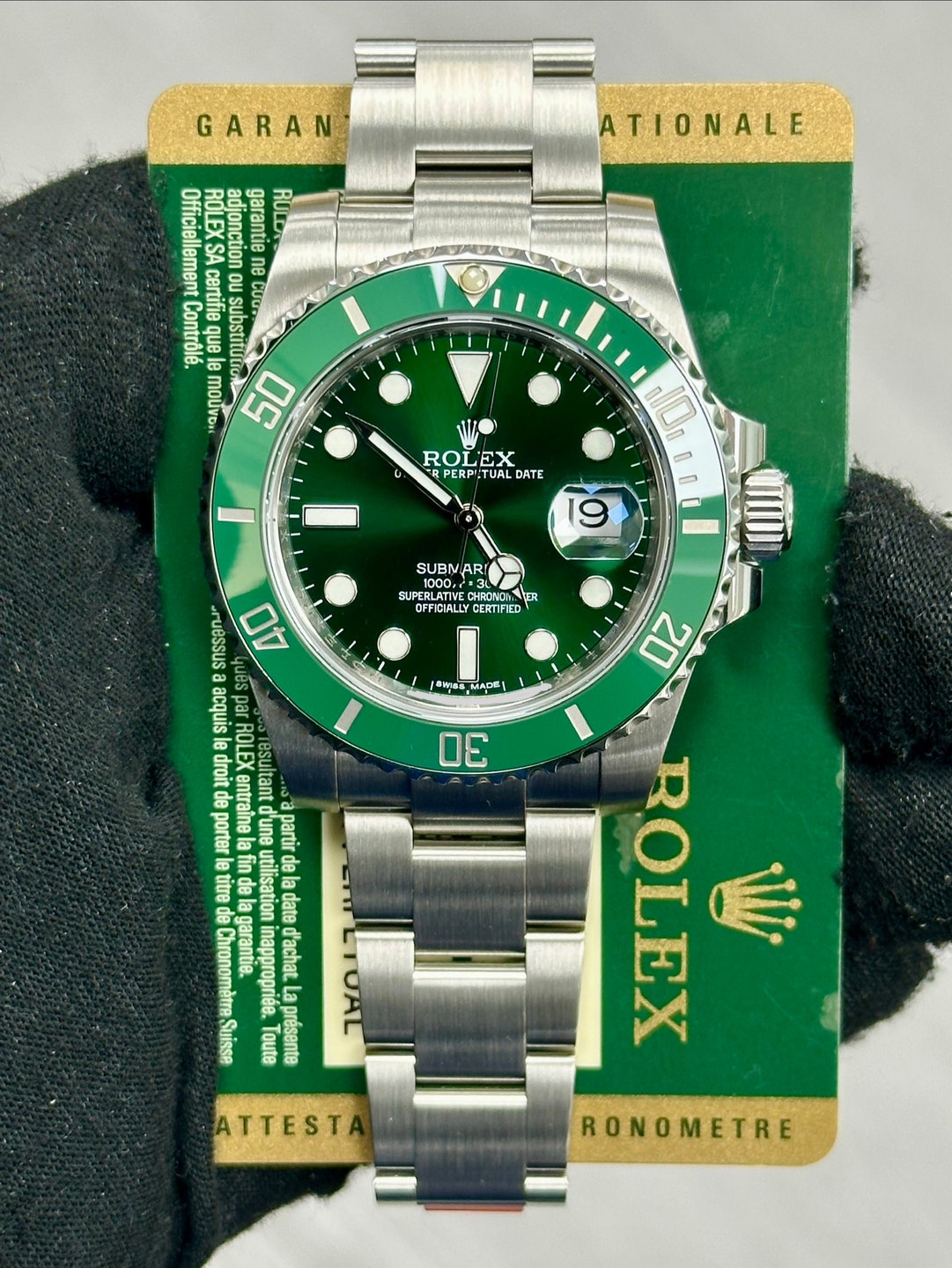 May be an image of wrist watch and text that says 'GARAN ATIONALE Officiellement adjonction ত০০ dojoncs gara garantie ااز01 BOE Contrólé. certifie substitutio Cuu. mouvo 09 ROI…