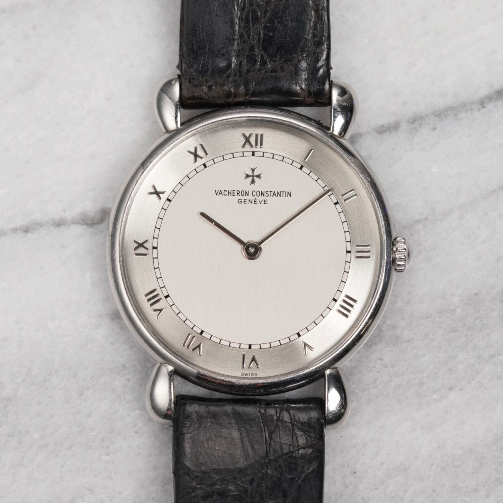 May be an image of wrist watch and text that says 'XIml TLIT XI X VACHERON VACHERONCONSTANTIN CONSTANTIN GENEVE II IX I|I 능이 ב3אשיה IIII 11۱۱ ء ۱٨ e SWISS 155 ฝ'