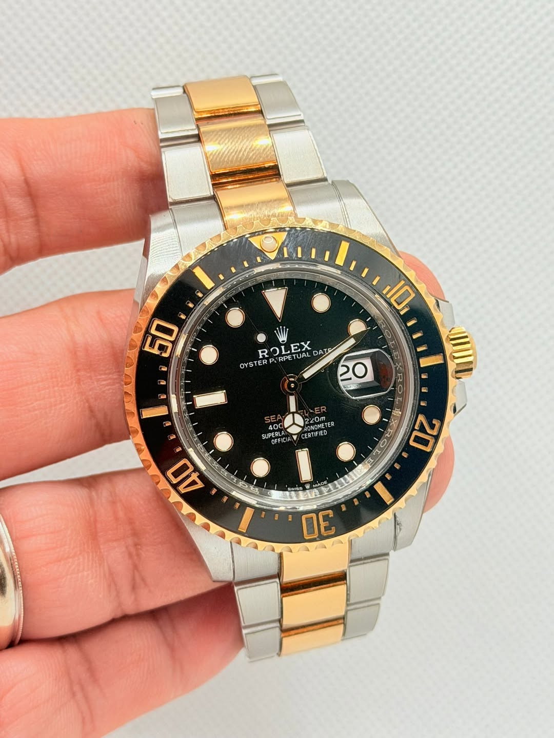 May be an image of wrist watch and text that says '50 10 ROLEX RO LEX DATE ARPETUAL RPE OYSTER ER 20 0 10 RO o0 40C 40C GOLE CFFICIA cA 20m MONG1E Gm CERTIFIED ONONETER KEOH 1 深 40…