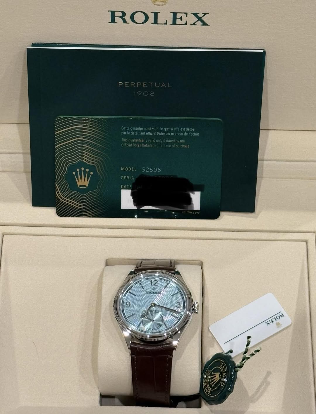 May be an image of wrist watch and text that says 'ROLEX 12 ROLEY 0 xToΞ'