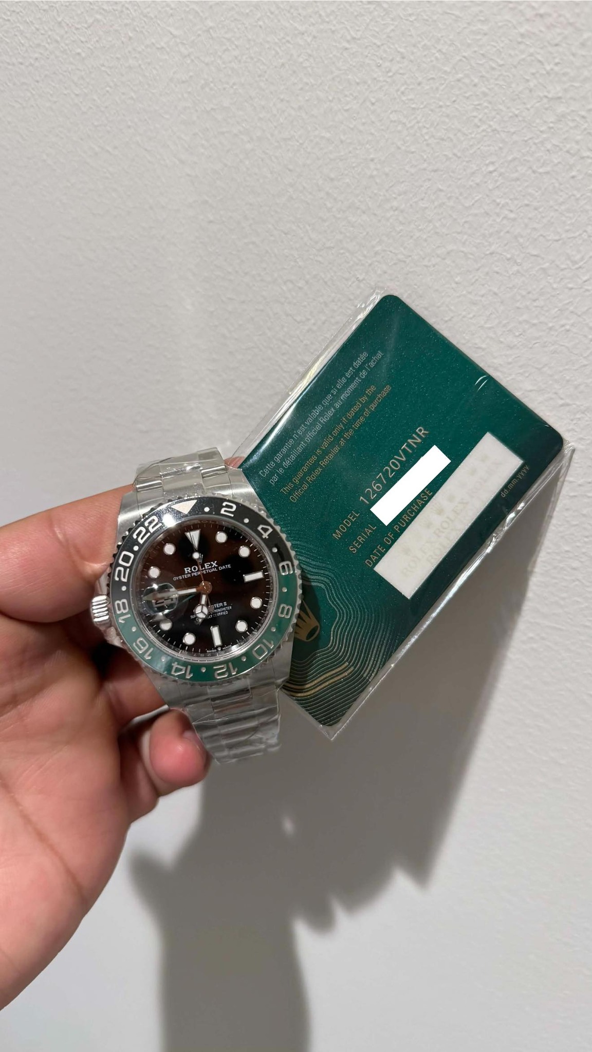 May be an image of wrist watch and text that says '20VT OVTNR NR 267 2 7 R •22 22 20 RO ቅጂ EX 臺材信 S و 8 0'