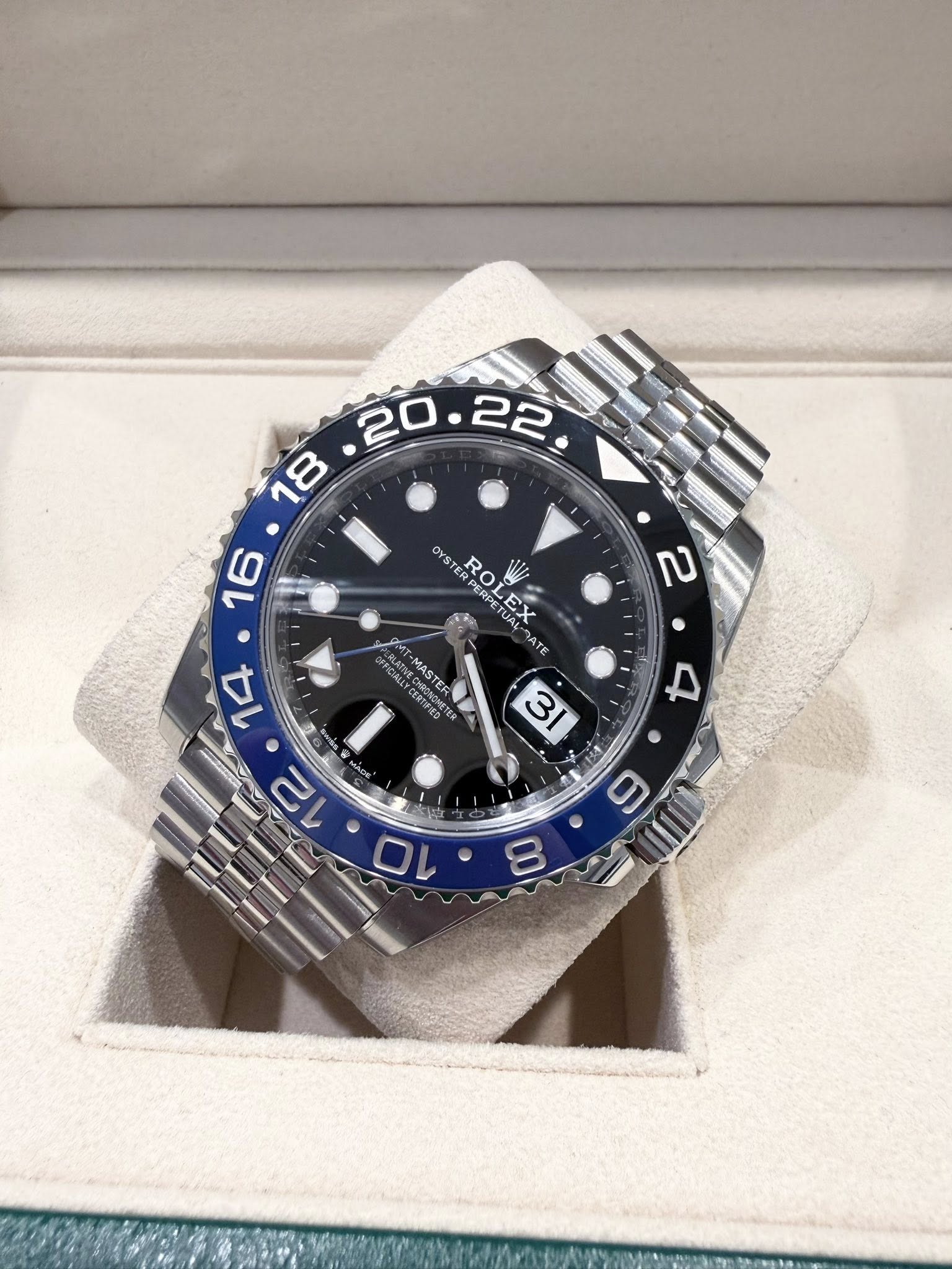 May be an image of wrist watch and text that says ' OYE E TERPER ROLEX 長0 P RO ERPELA PER PERPETX PERPETU EX MAST MASTI MASTER e CEATPKo ב '