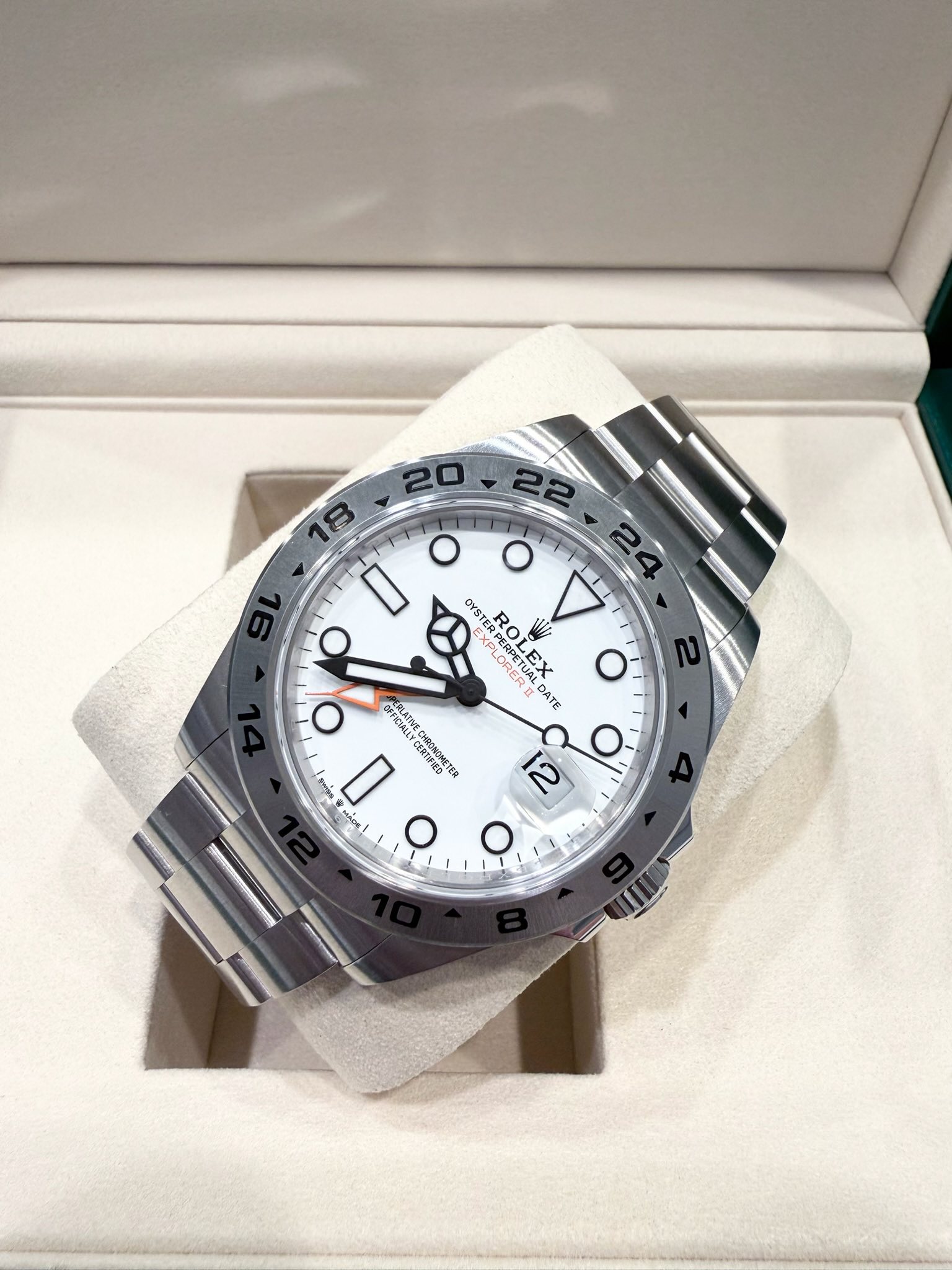 May be an image of wrist watch and text that says '20 18 O D o ERPERPETUA OYSTE ひタ. ROLEX ፖንድ/ን RERT MATT O በ CRPEREL W 7 APLORE ERPERPETUAL ROLEX DATE OFFICIALLY ERLATIME…
