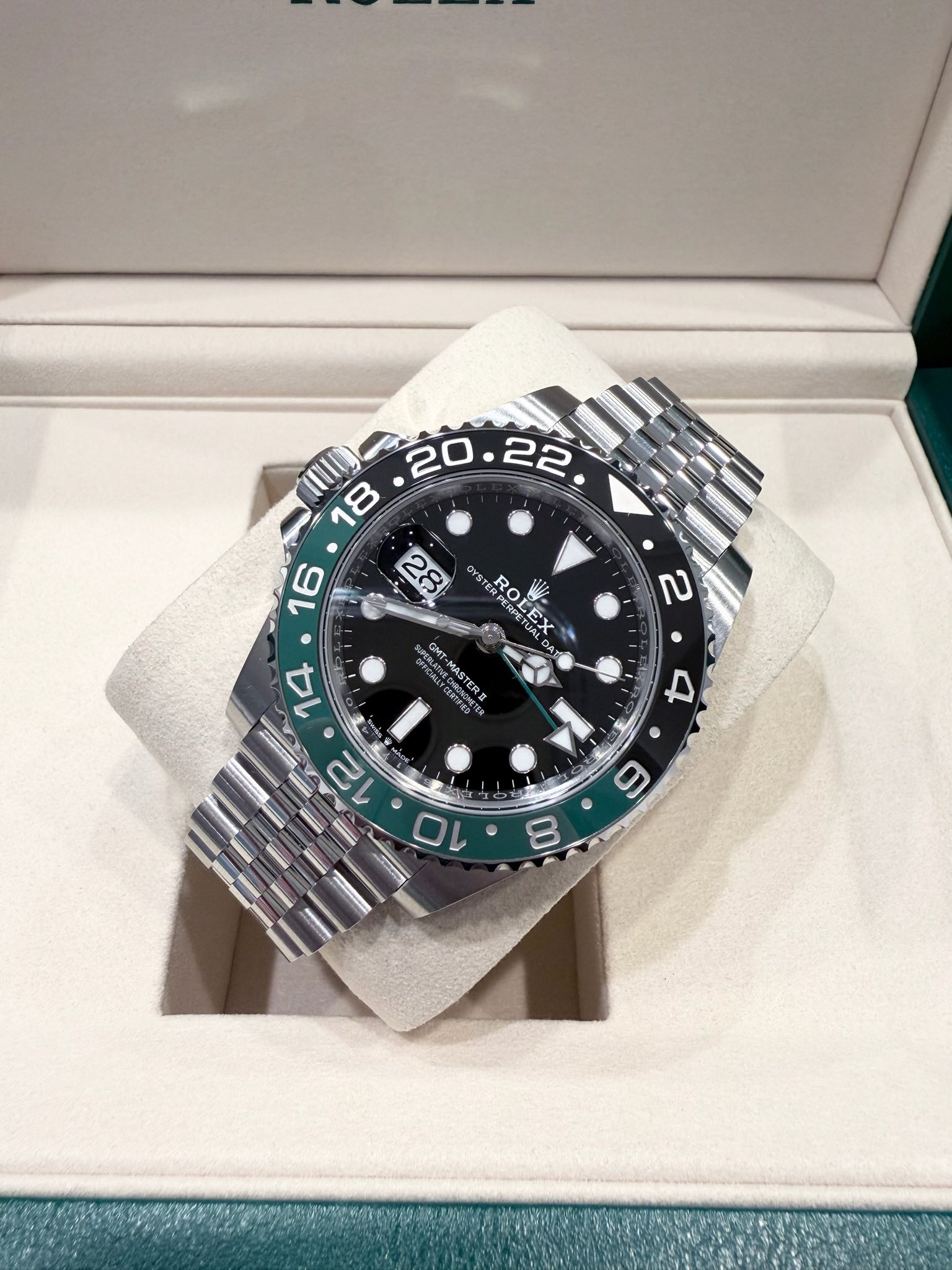 May be an image of wrist watch and text that says '- 1 (NIE OYS RO O PEO OLEX ا CL DX GV CMT- MASTERE ASTERE ~ 14 4 K '