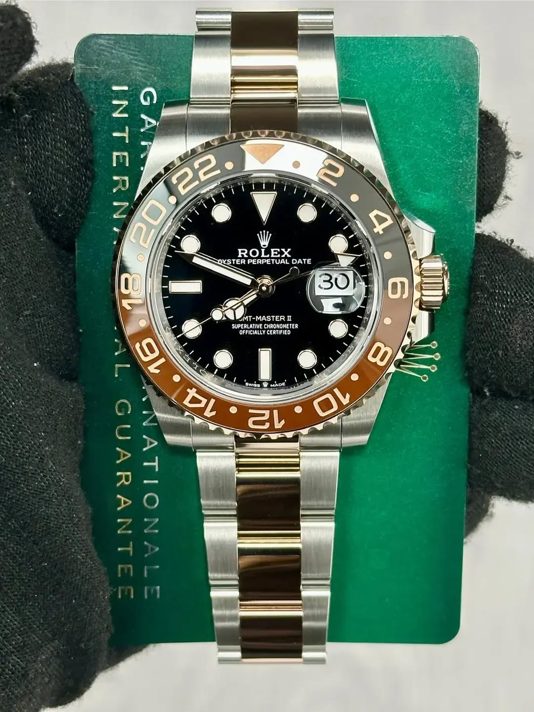 May be an image of wrist watch and text that says 'NIIENG ១ 22 A 20 音 o 18 • 2 4 ROLE ROLEX EX OYSTER PERPET TUA PERPETUAL UAL DATE 30 C MT-MASTER TERE 量 SUPERLATIVE SUPERLATTA…