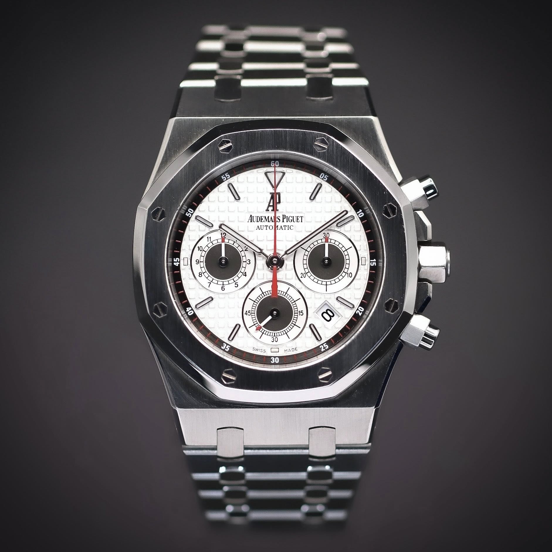 May be an image of wrist watch and text that says ' UDEMA UDEMASPIGLET PIGLET ΑИTO LATIC 10 45 - 夏 ב 九 글 P 5 S - mmn 20 35 8 - Serza 10c 25 30'