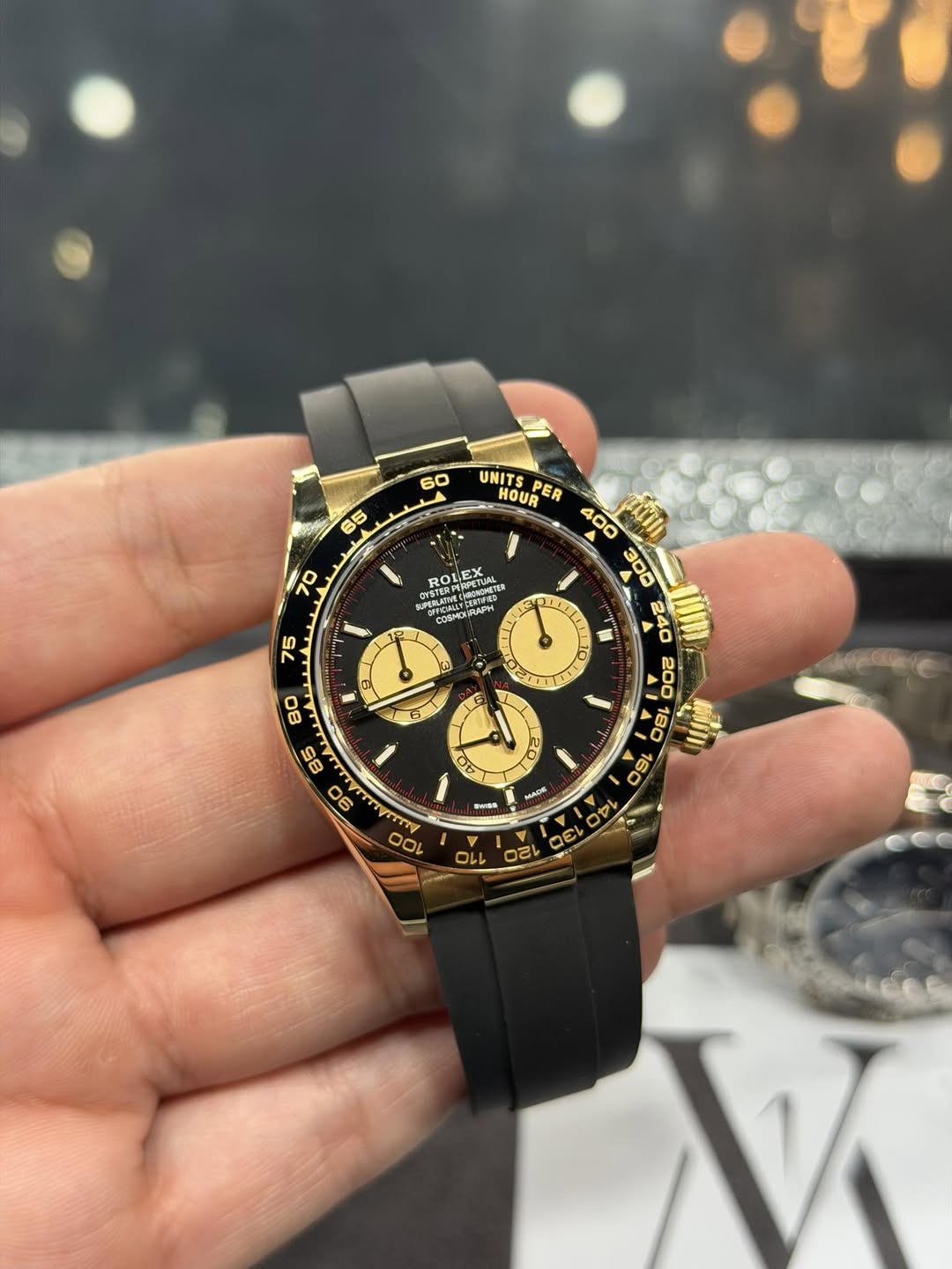 May be an image of wrist watch and text that says '60 65 70 ROL Kee MAAPH OYSTERA ROLETR eлиH 75 L ኑ UNITS HOUR PER O ए d 80 85 90 a 50 2 SWISE MAR Tr O0 L'