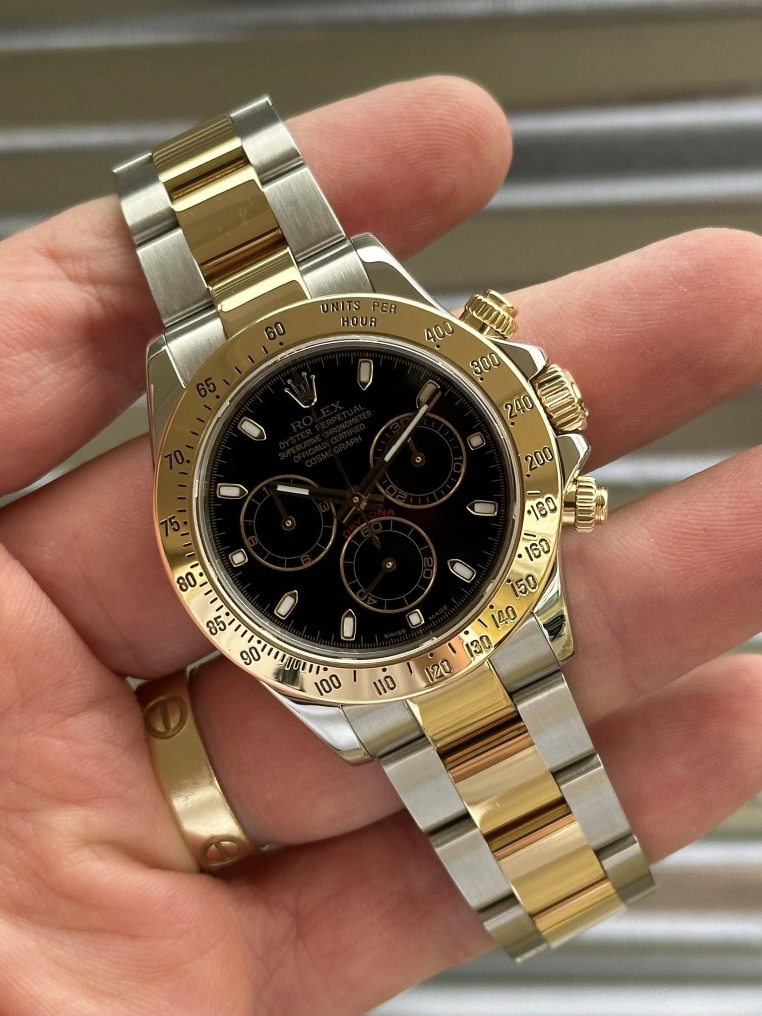 May be an image of wrist watch and text that says 'UNI UNITSPE HOUR 60 AU ၆၀ေ ا. 'ማም200/ 90 00 OIl'