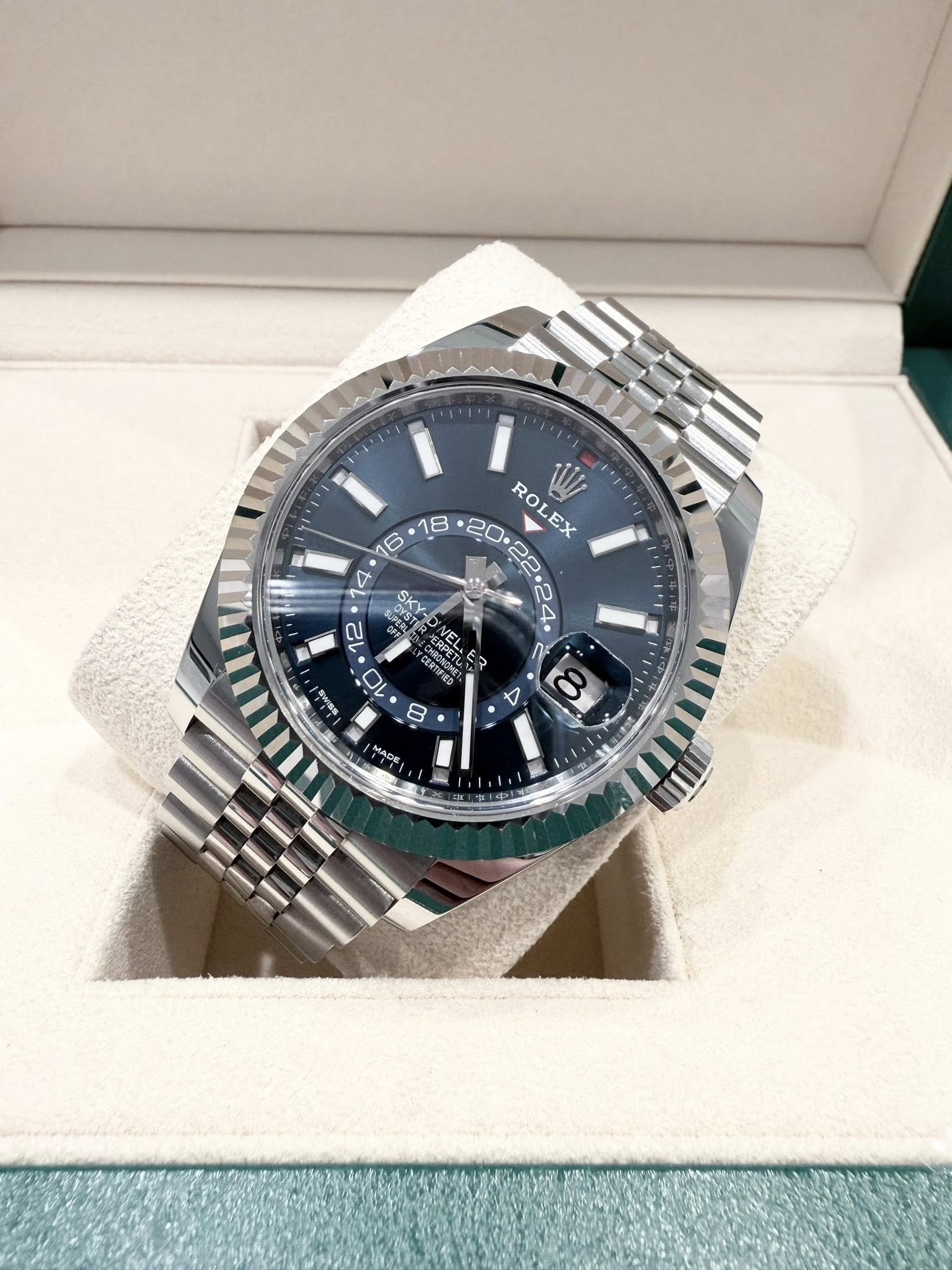 May be an image of wrist watch and text that says 'RO W 20 ROLEX EX SUPERT OYST NEL S ٢ UTPE ロレ 0 4 8 MADE ኢቃዊ'