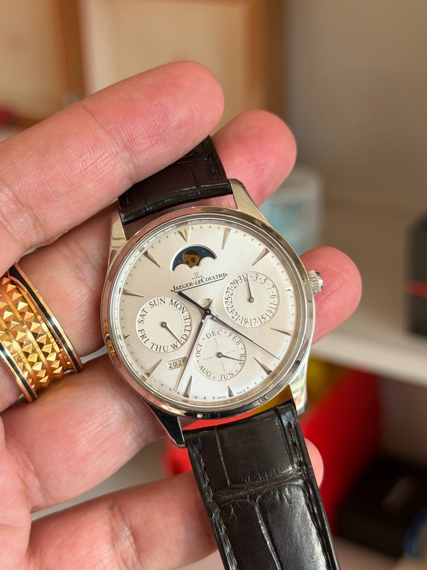 May be an image of wrist watch and text that says '1 3. V I 1L JAECER- JAECER-LECOULTRY سال COULTRE SUN MON SAT BN มะ D ΤΗυ ® 2.15 202 DEC FEB OCT و ปน่ AUG UN N AT MAZAE…