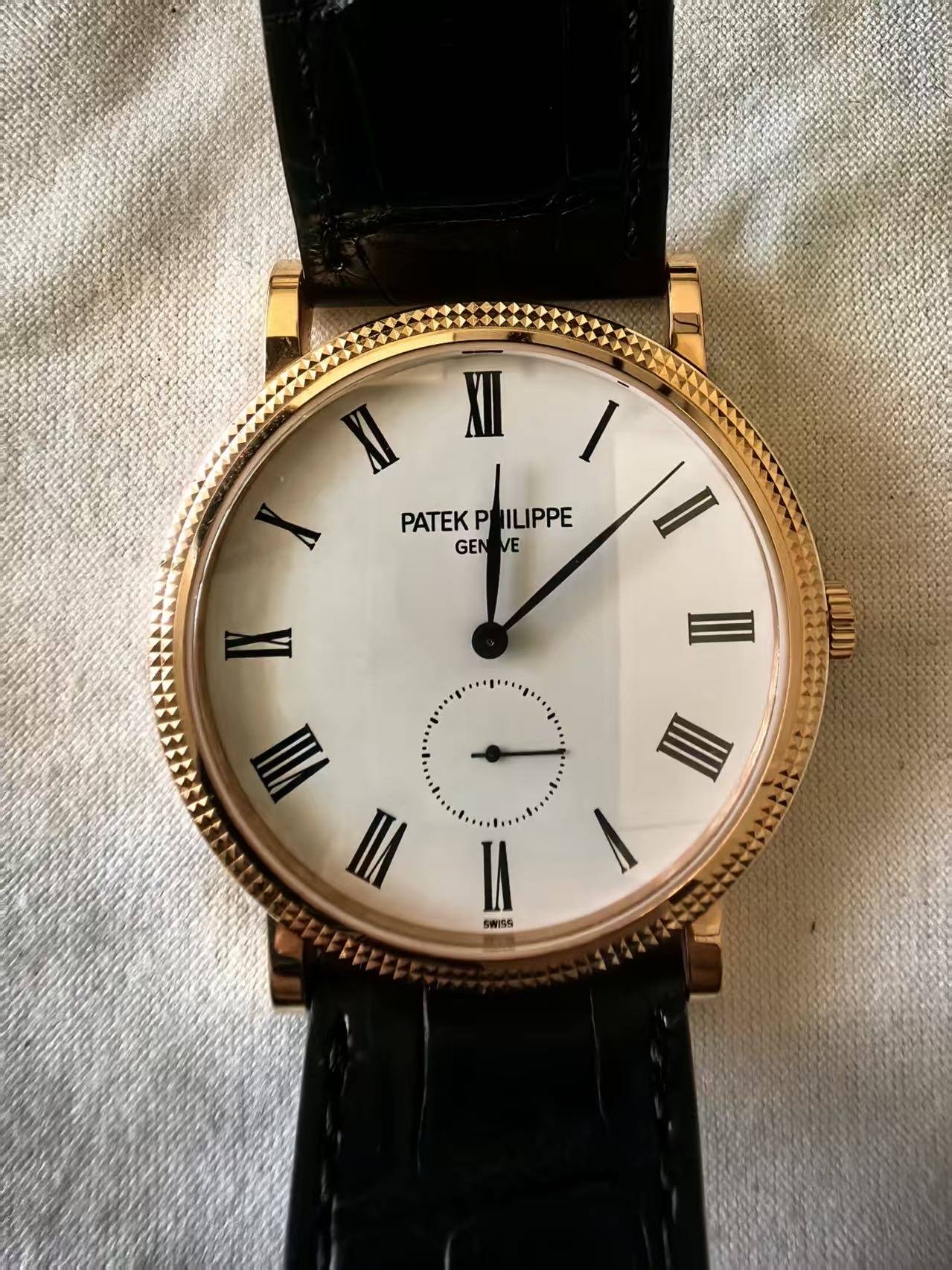 May be an image of wrist watch and text that says 'PATEK PATEKPNILIPPE P PHILIPPE GEN VE لا| III И 5W195'