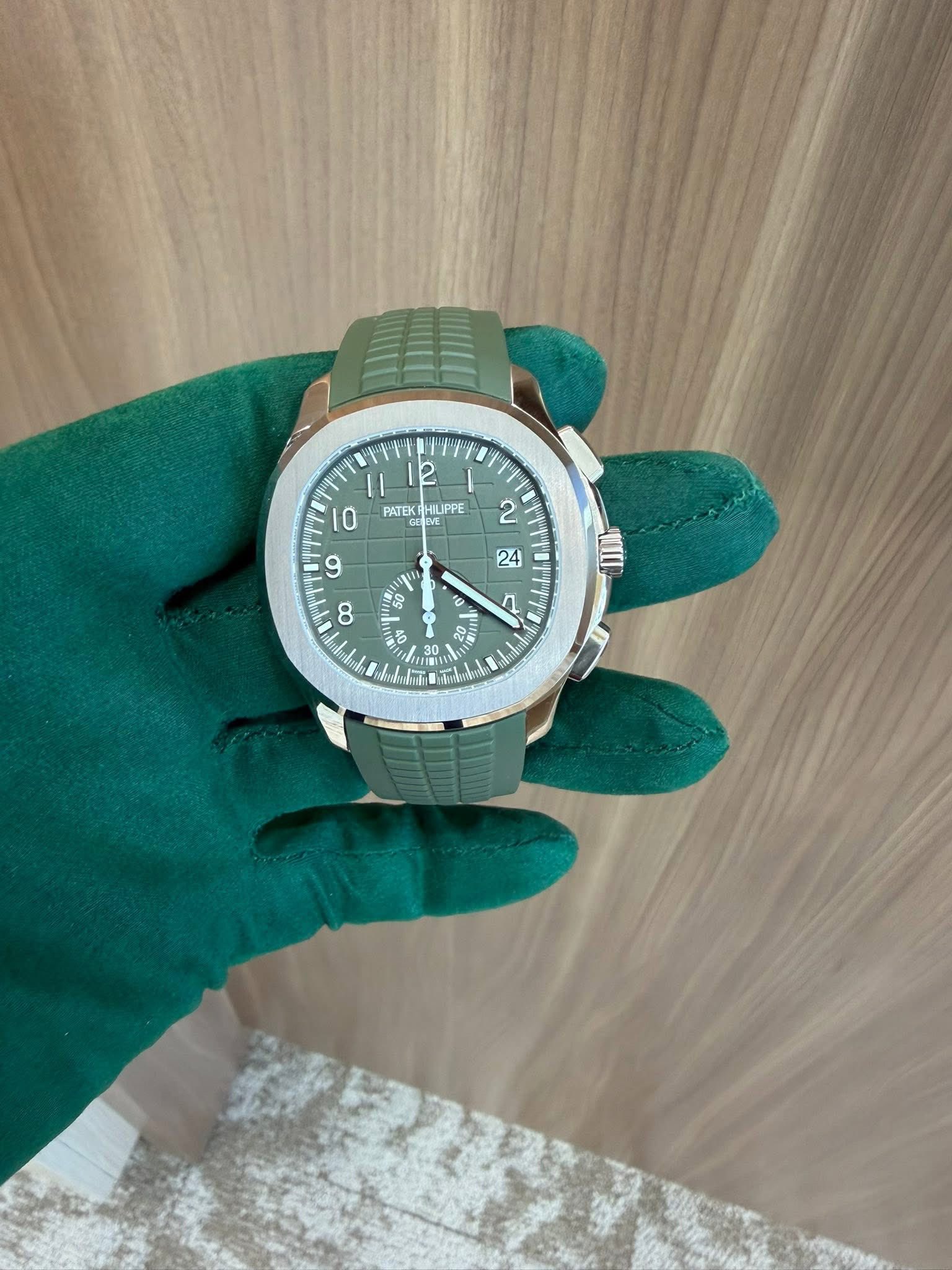 May be an image of wrist watch and text that says '12 PATEK PATEKHILIPPE BLIPPE rινε 10 2 9 N D 2 20 IRE of E 5 L 30 B L S 金'