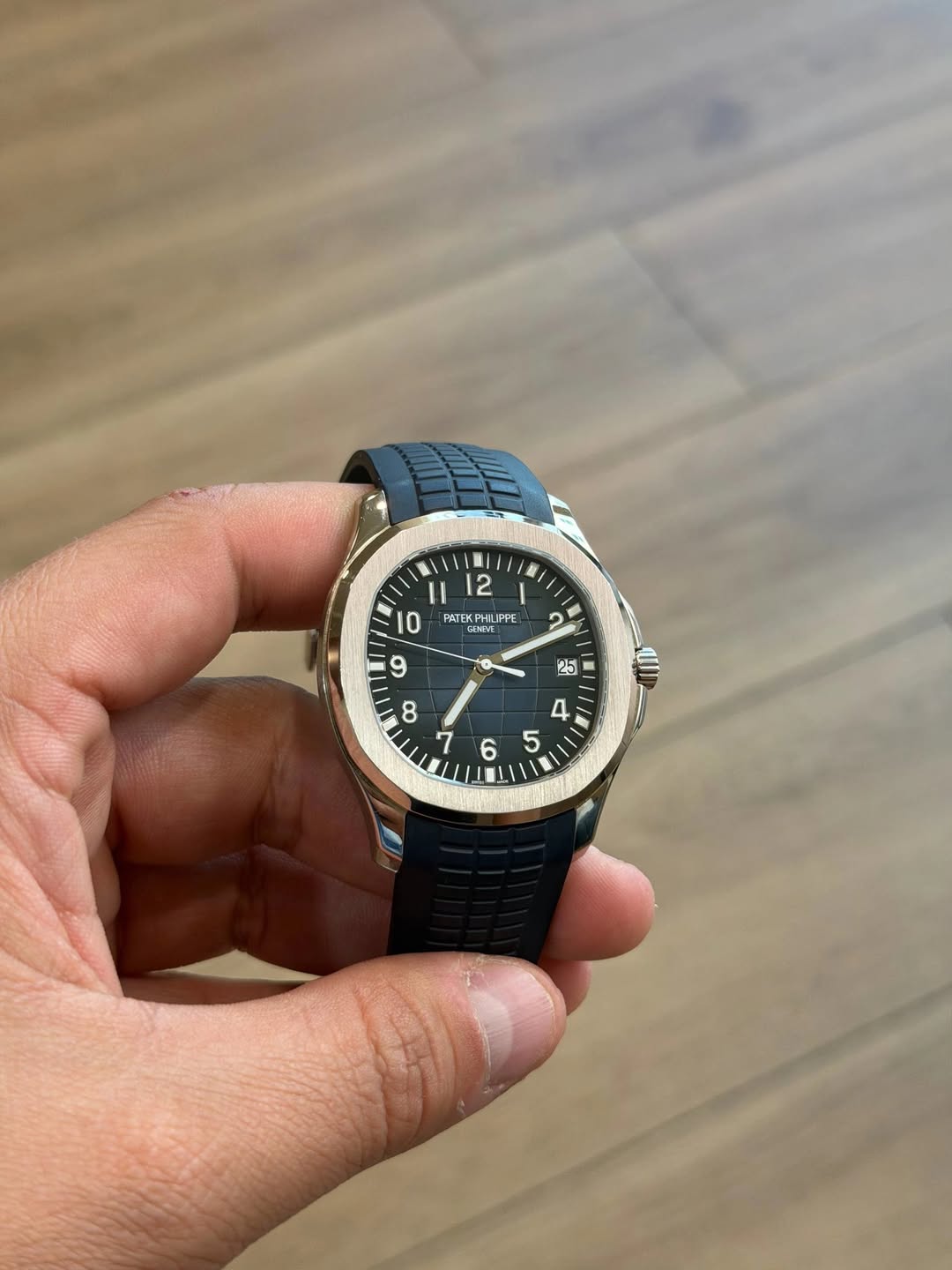 May be an image of digital watch and text that says '1 12 0 PAT . HIUPPE 6EHEK / 5 6'