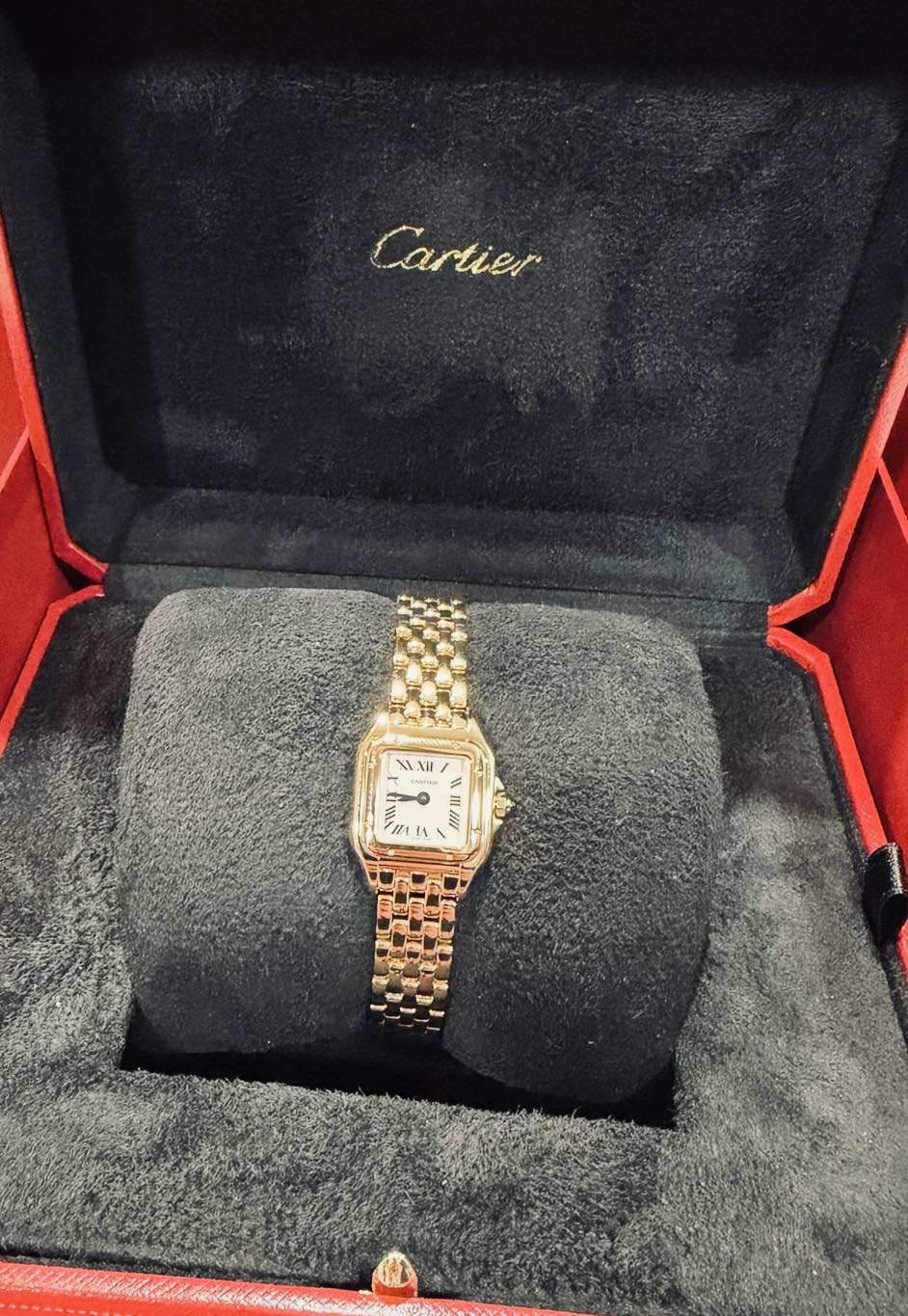 May be an image of wrist watch and text that says 'Cartier Cai tier NI.NII/ paa E 11 I 1I H E'